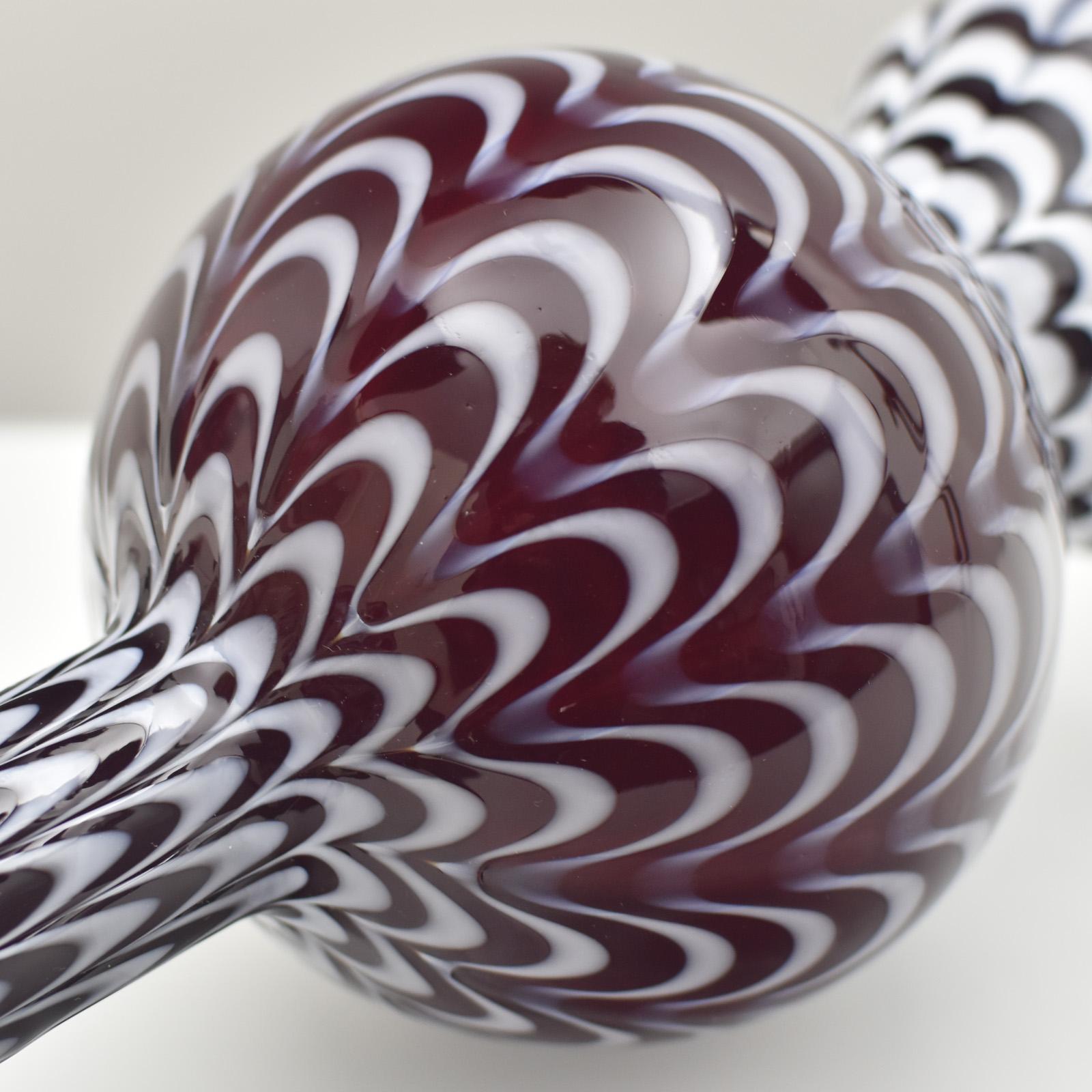 Hand-Crafted Art Glass Vase by Fratelli Toso Murano 1940s Fenicio Spiderweb For Sale