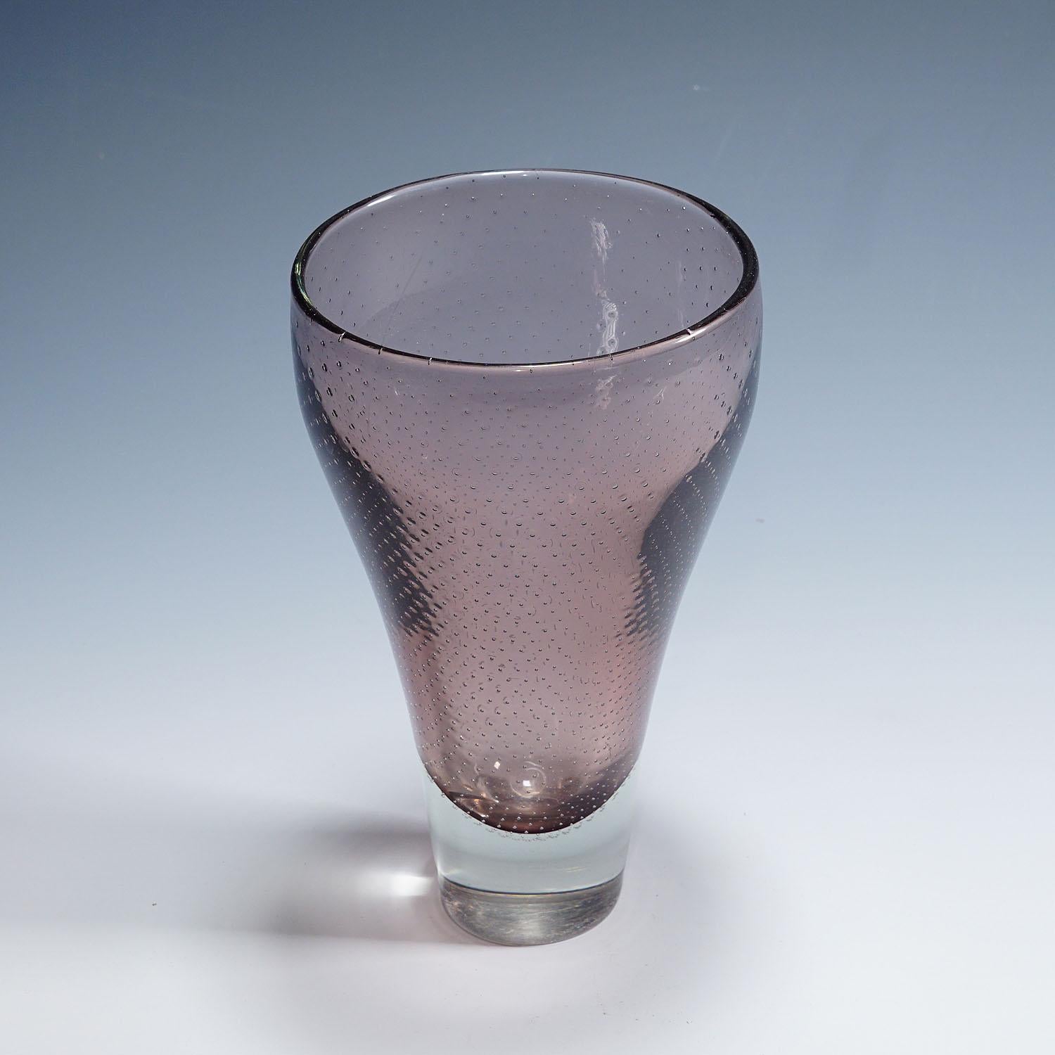 Vase aus Kunstglas von Gunnel Nyman für Nuutajarvi Notsio (Moderne der Mitte des Jahrhunderts) im Angebot
