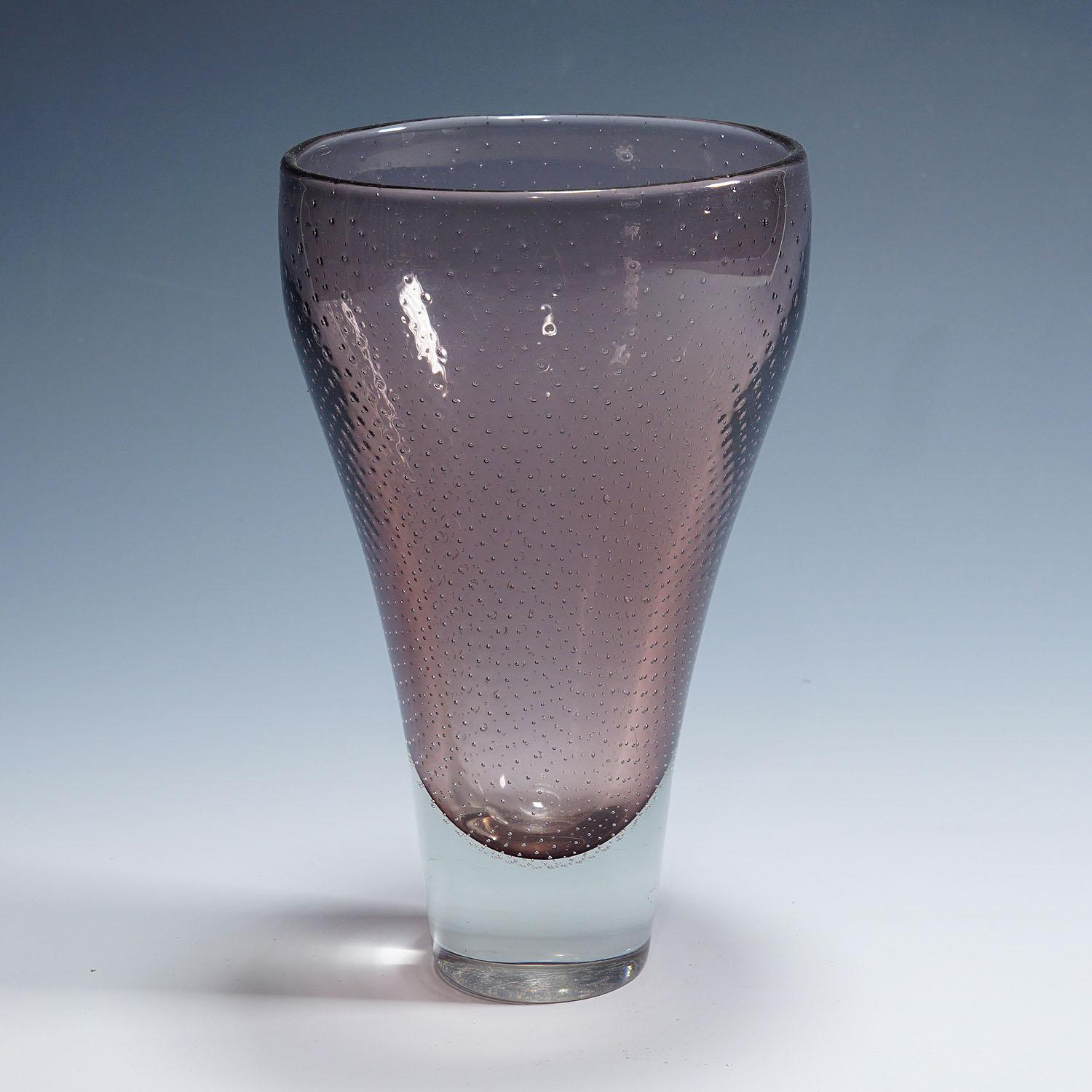 Vase aus Kunstglas von Gunnel Nyman für Nuutajarvi Notsio (Finnisch) im Angebot