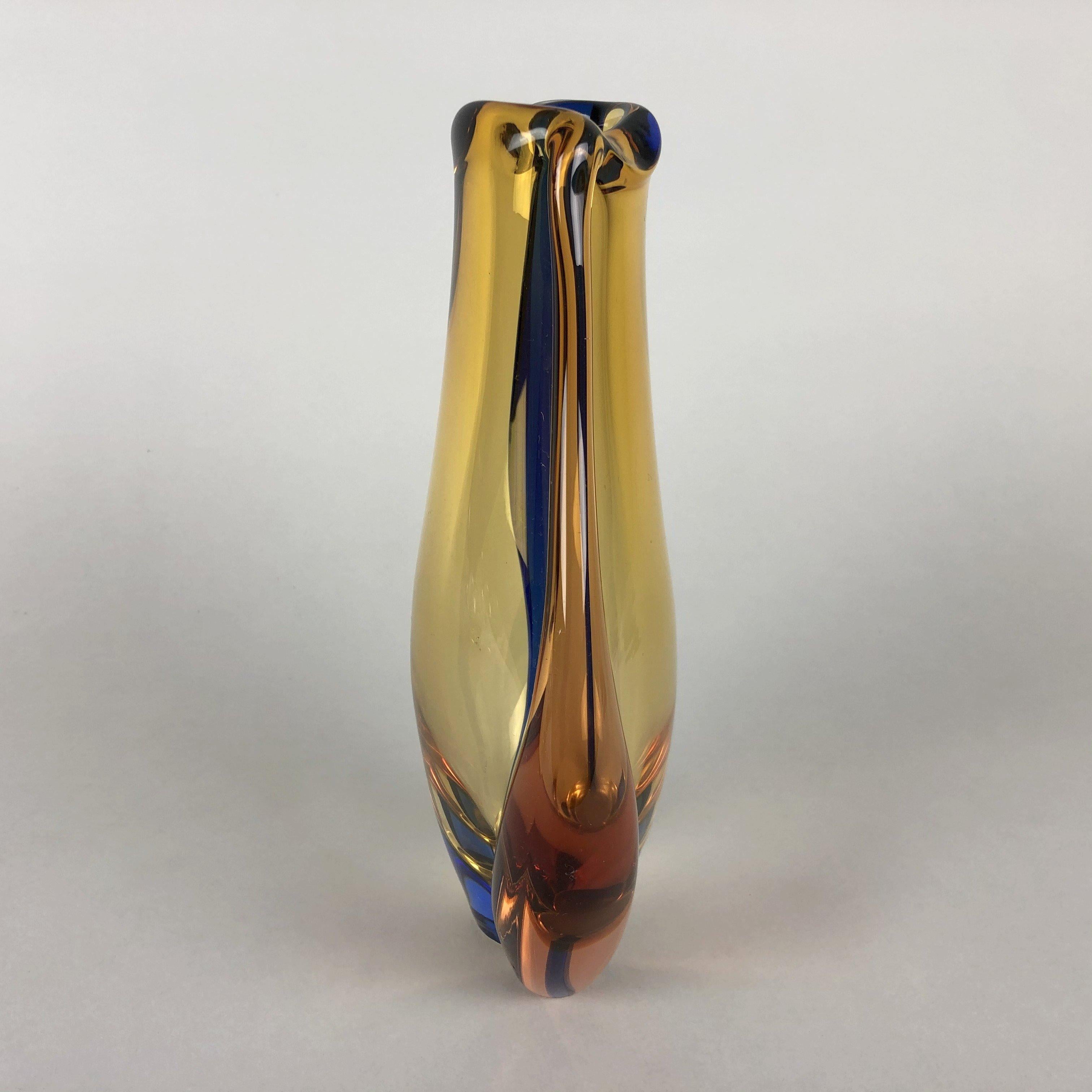 Metà XX secolo Vaso in vetro artistico di Hana Machovska per la vetreria Mstisov, Cecoslovacchia, anni '60 in vendita