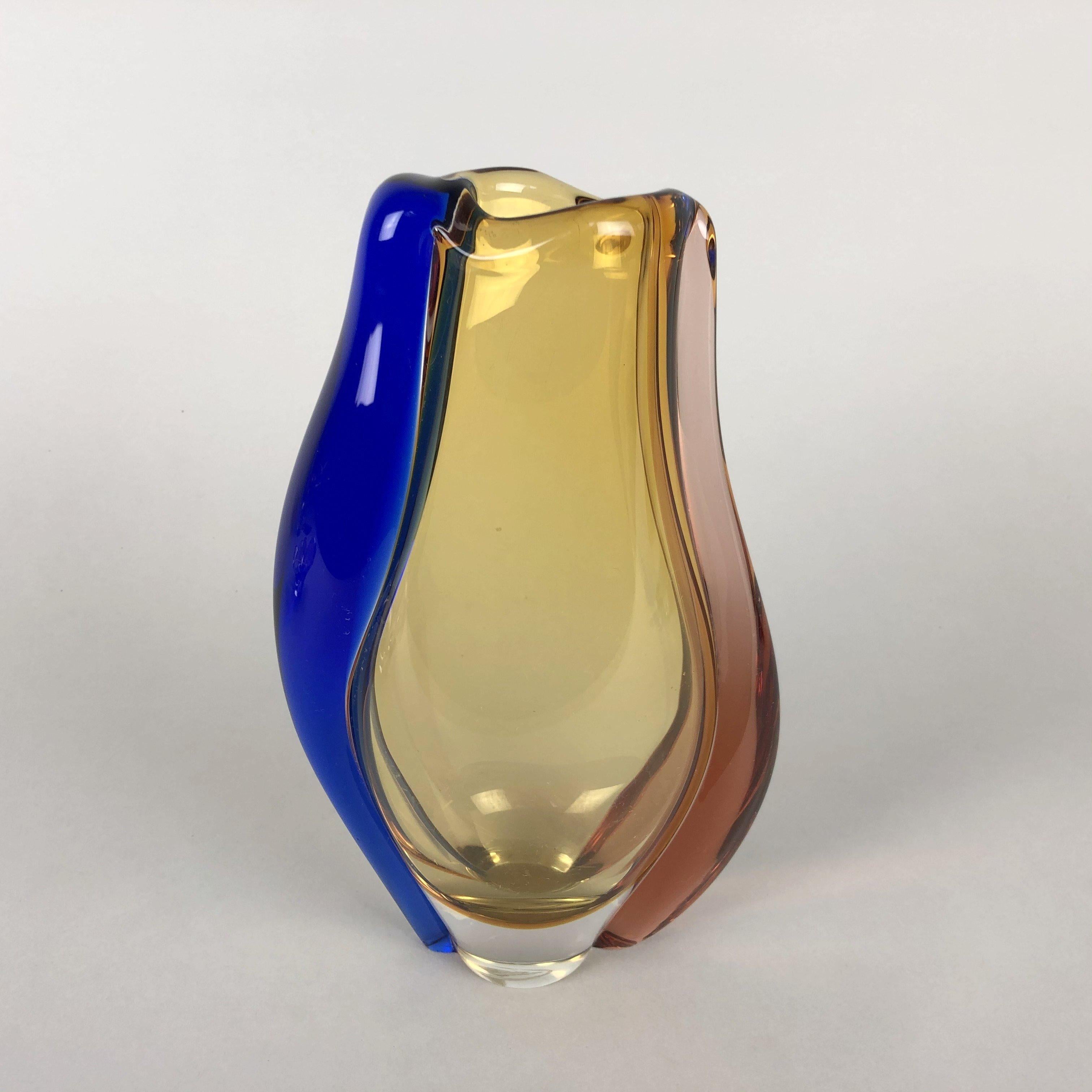 Art Glass Vase by Hana Machovska for Mstisov Glassworks, Czechoslovakia, 1960s In Good Condition For Sale In Praha, CZ