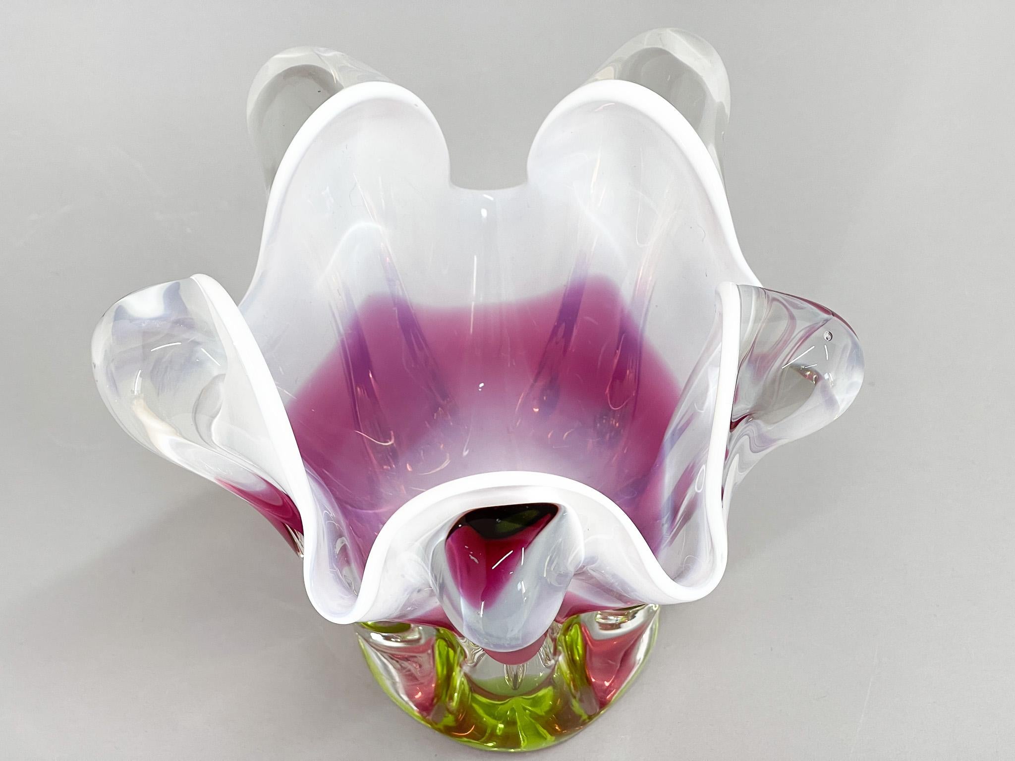 Vase en verre d'art de Josef Hospodka pour Chribska Glassworks, années 1960 en vente 3