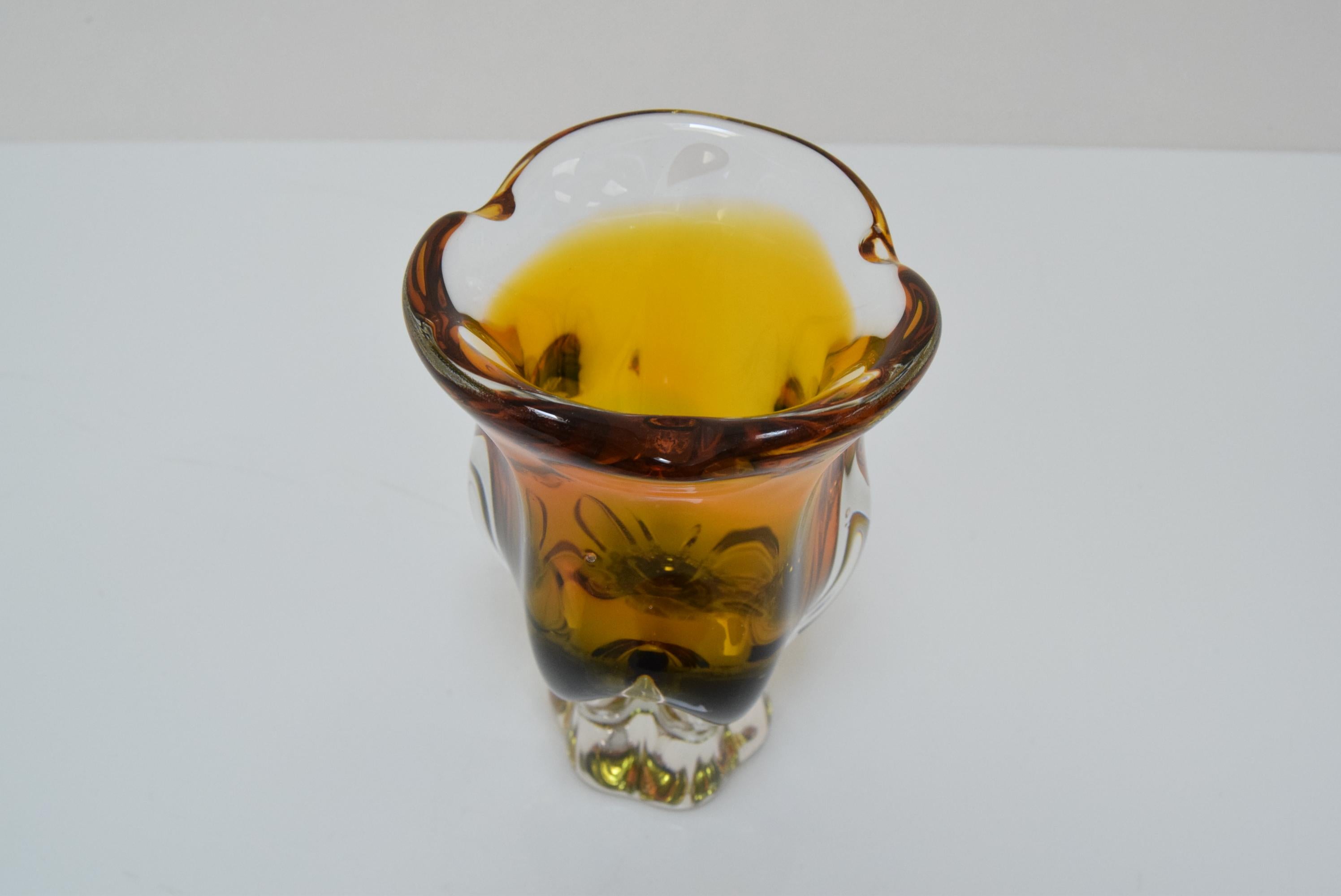 Verre d'art Vase en verre d'art de Josef Hospodka pour Glasswork Chribska, années 1960.  en vente