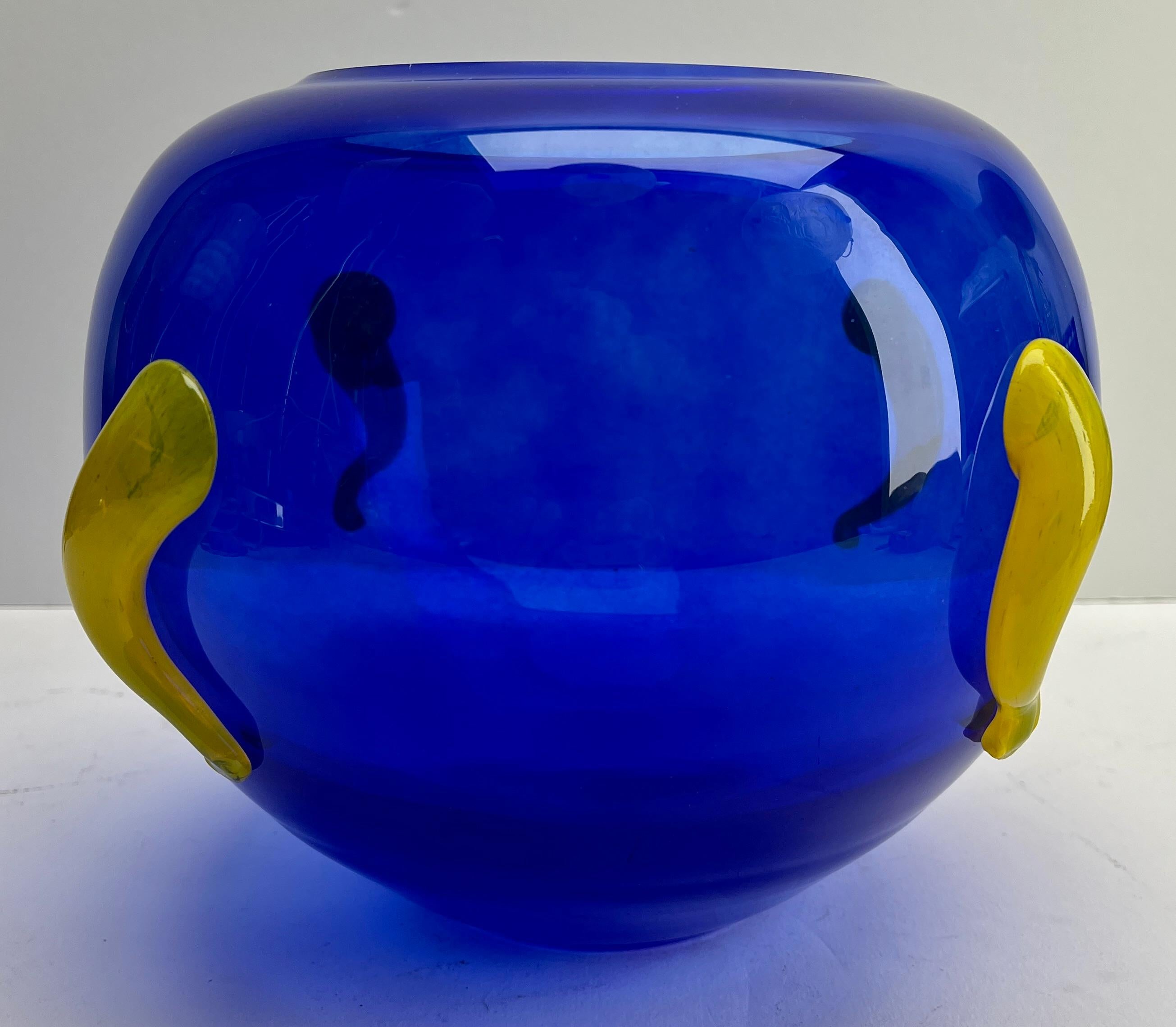 MEMPHIS RARO VASO IN CRISTALLO ARTISTICO LA ROCHERE FRANCIA ARTISTA PIERRE CASENOVE VINTAGE
Francese, Vintage, Mid-Century, Postmoderno
Blu, giallo



  