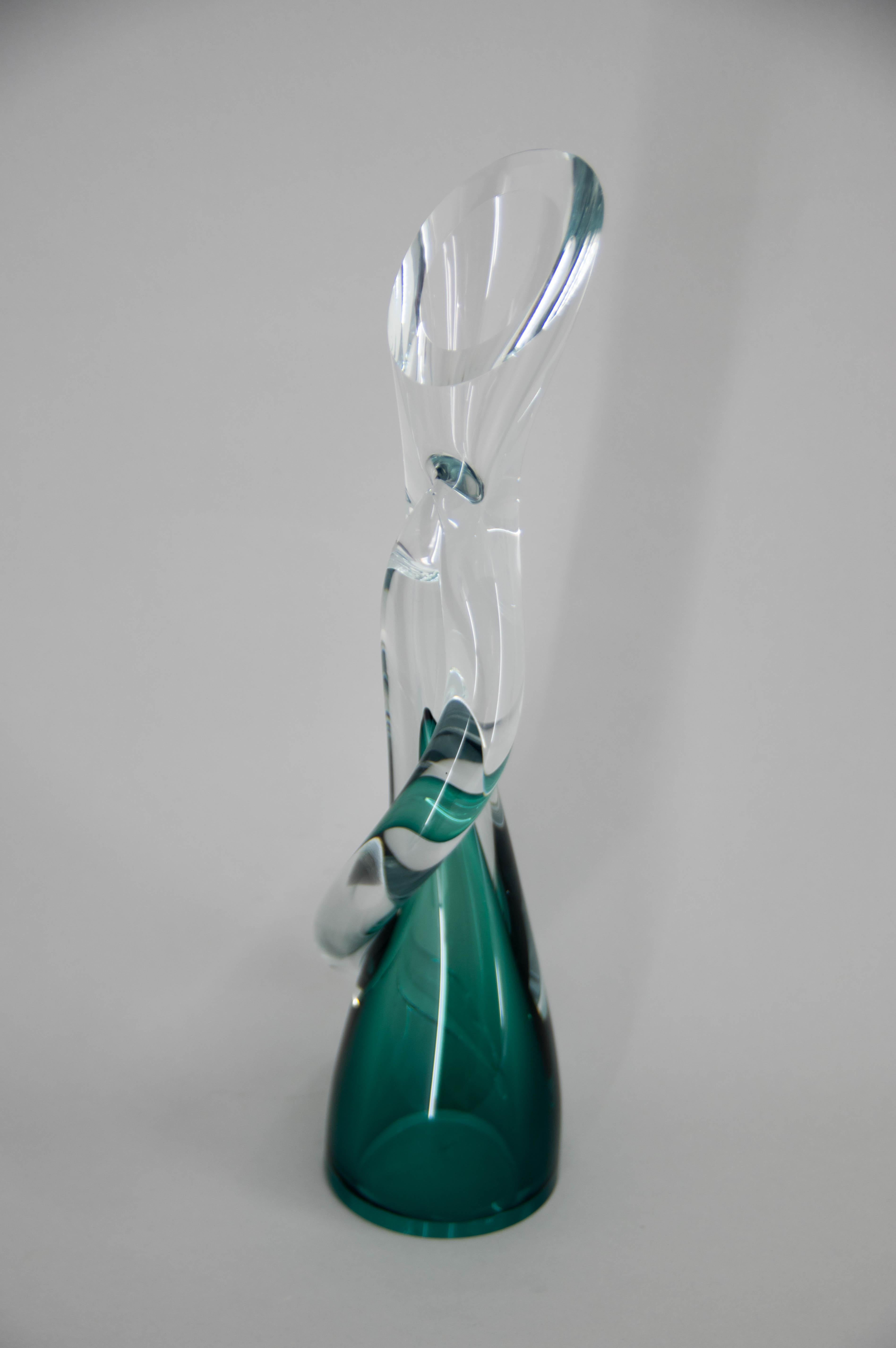 Beautiful art glass vase.
Very good original condition.
Microscopic chip on the upper edge.
  