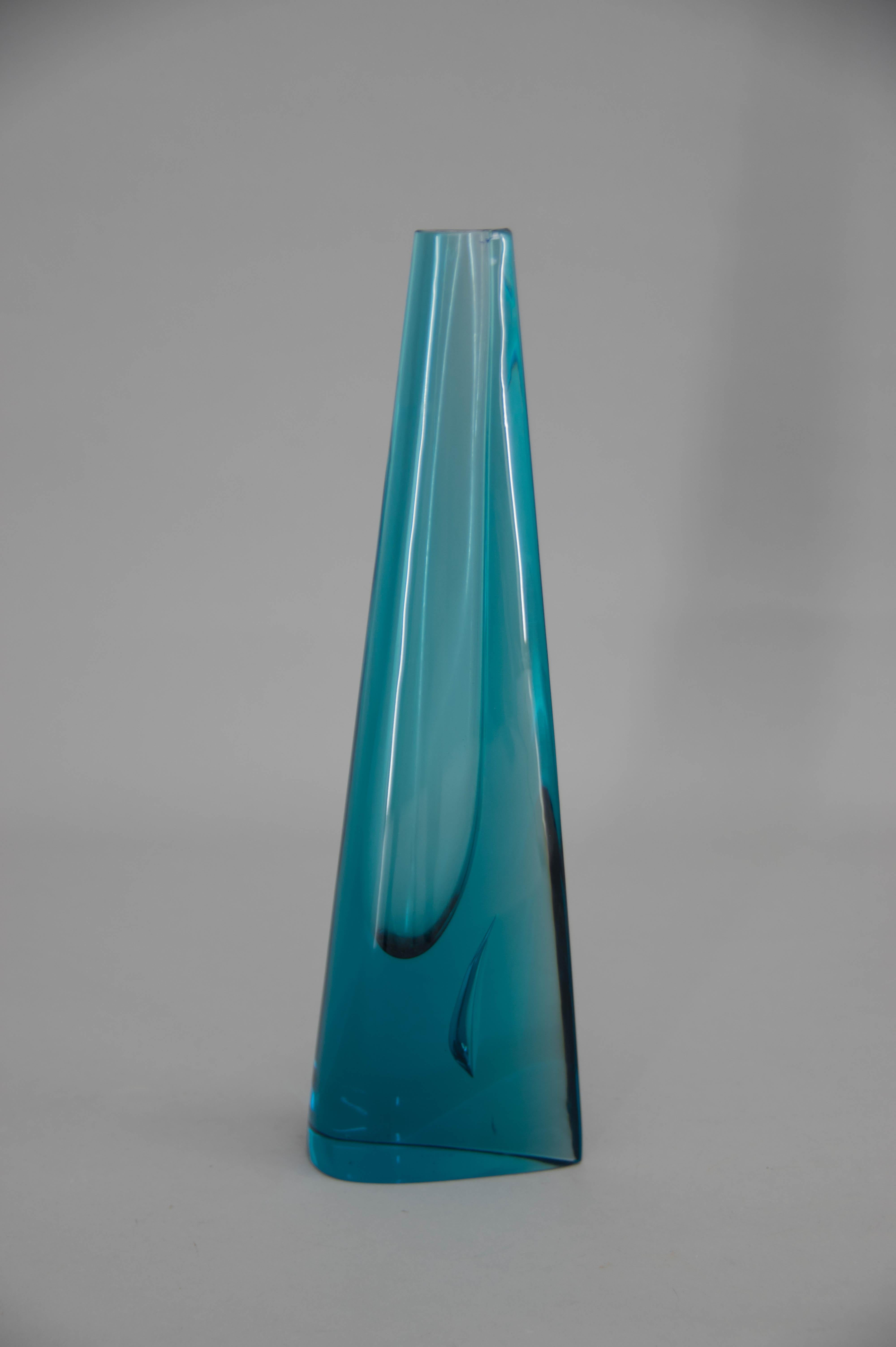One flower vase. Made in Czechoslovakia in 1960s.
Very good condition.