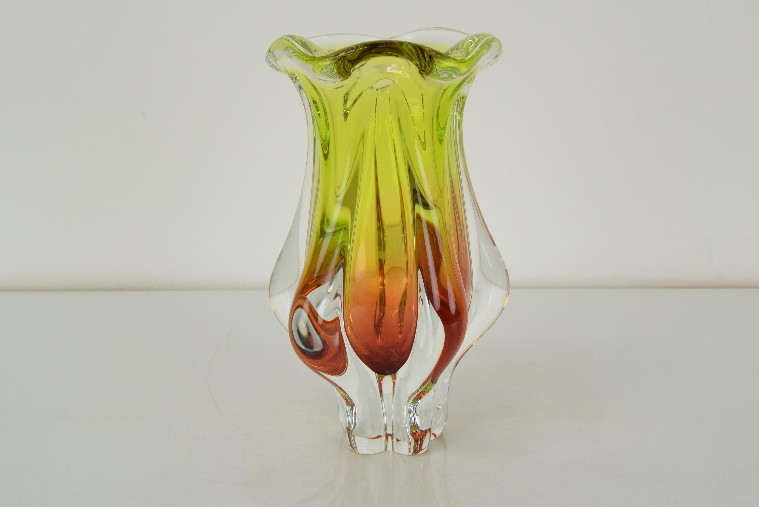 Made in Czechoslovakia
Made of Art glass
Re-polished
Good Original condition.