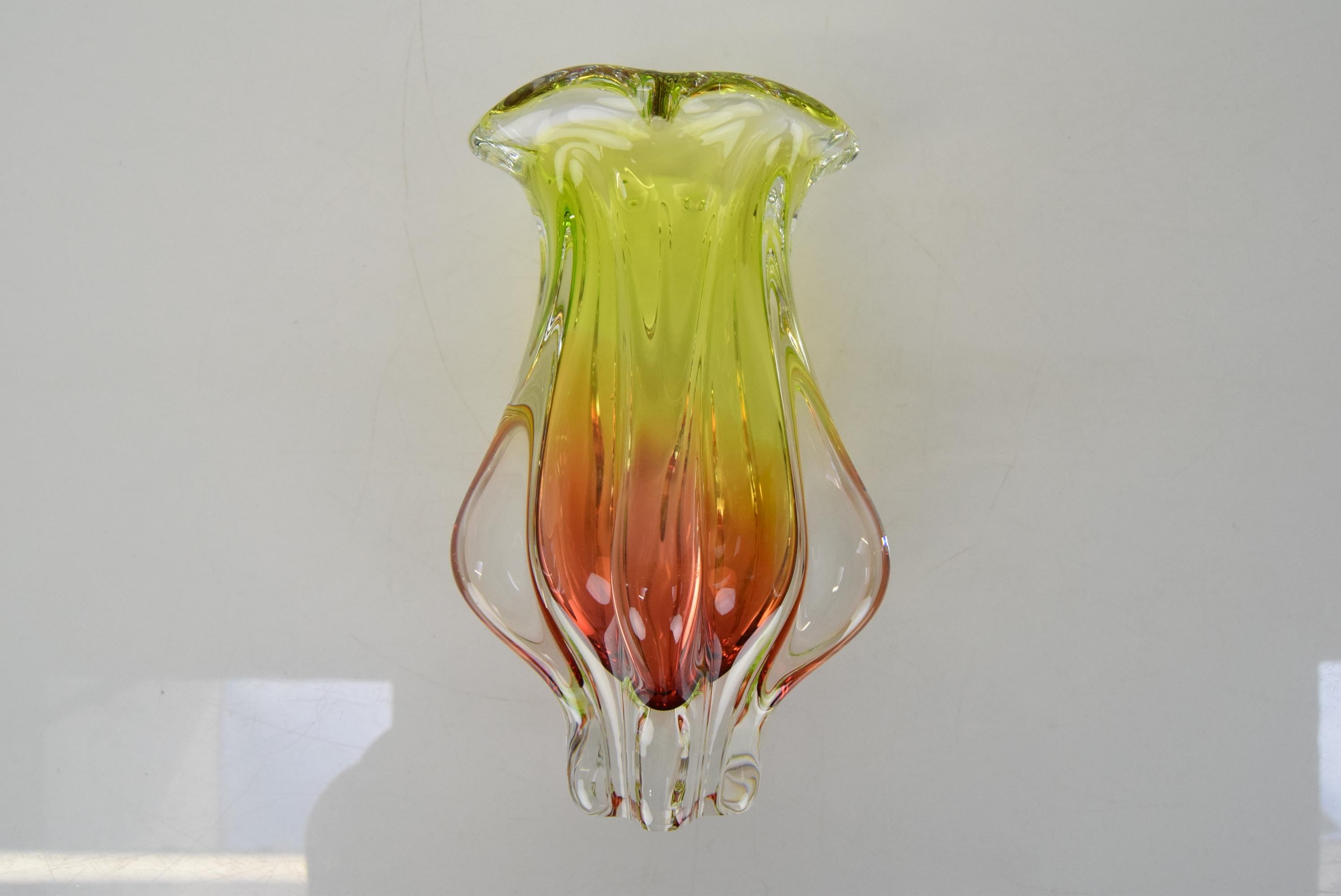 Art Glass Vase Designed by Josef Hospodka for Chribska Glassworks, 1960's In Good Condition In Praha, CZ
