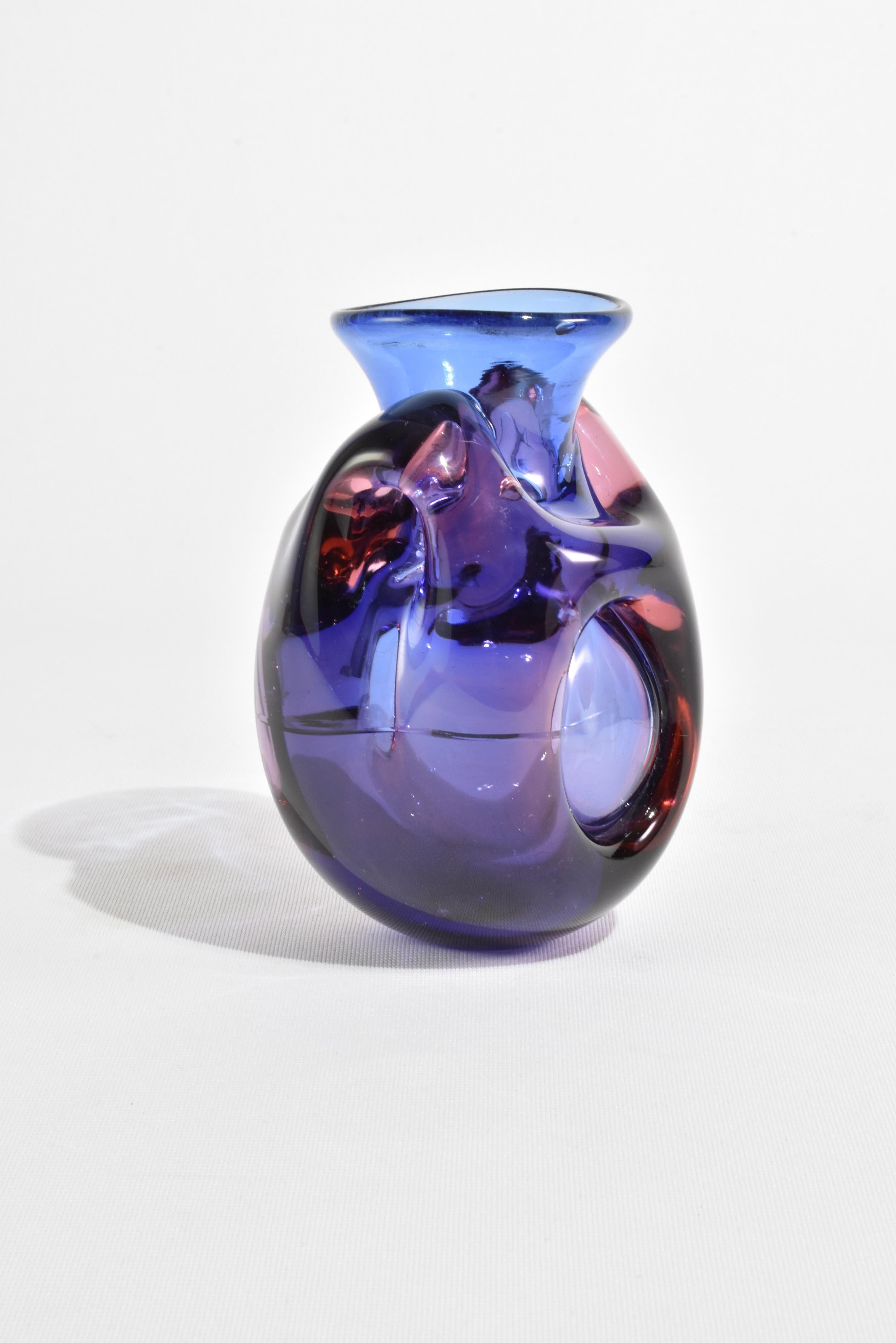 Art Glass Vase In Good Condition For Sale In Richmond, VA