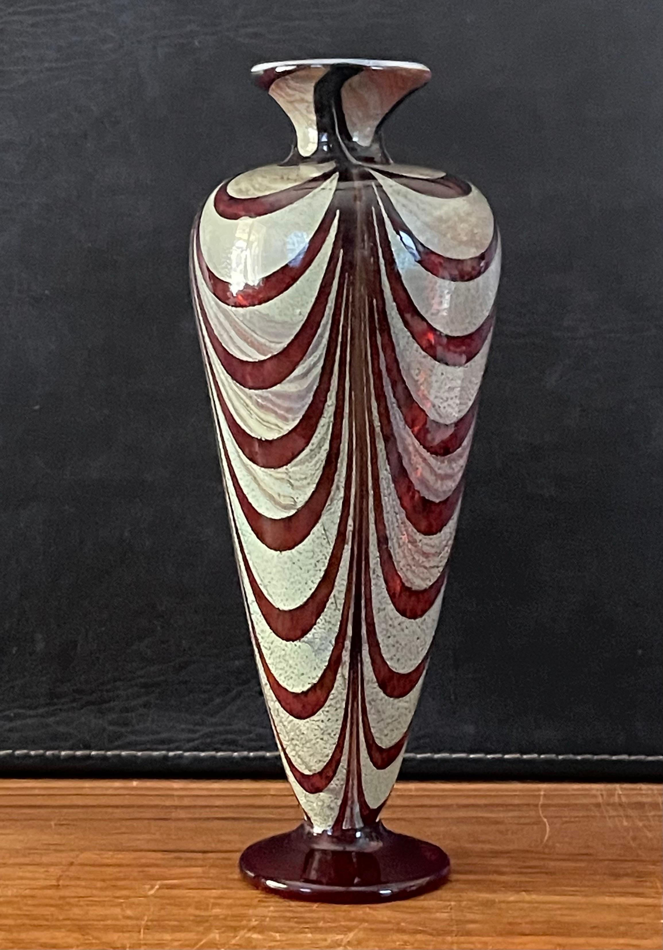 Kunstglas-Vase im Zustand „Gut“ im Angebot in San Diego, CA