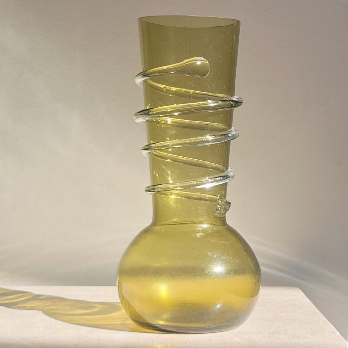 Post-Modern Art glass vase in olive green with spiral detail, late 20th century  For Sale