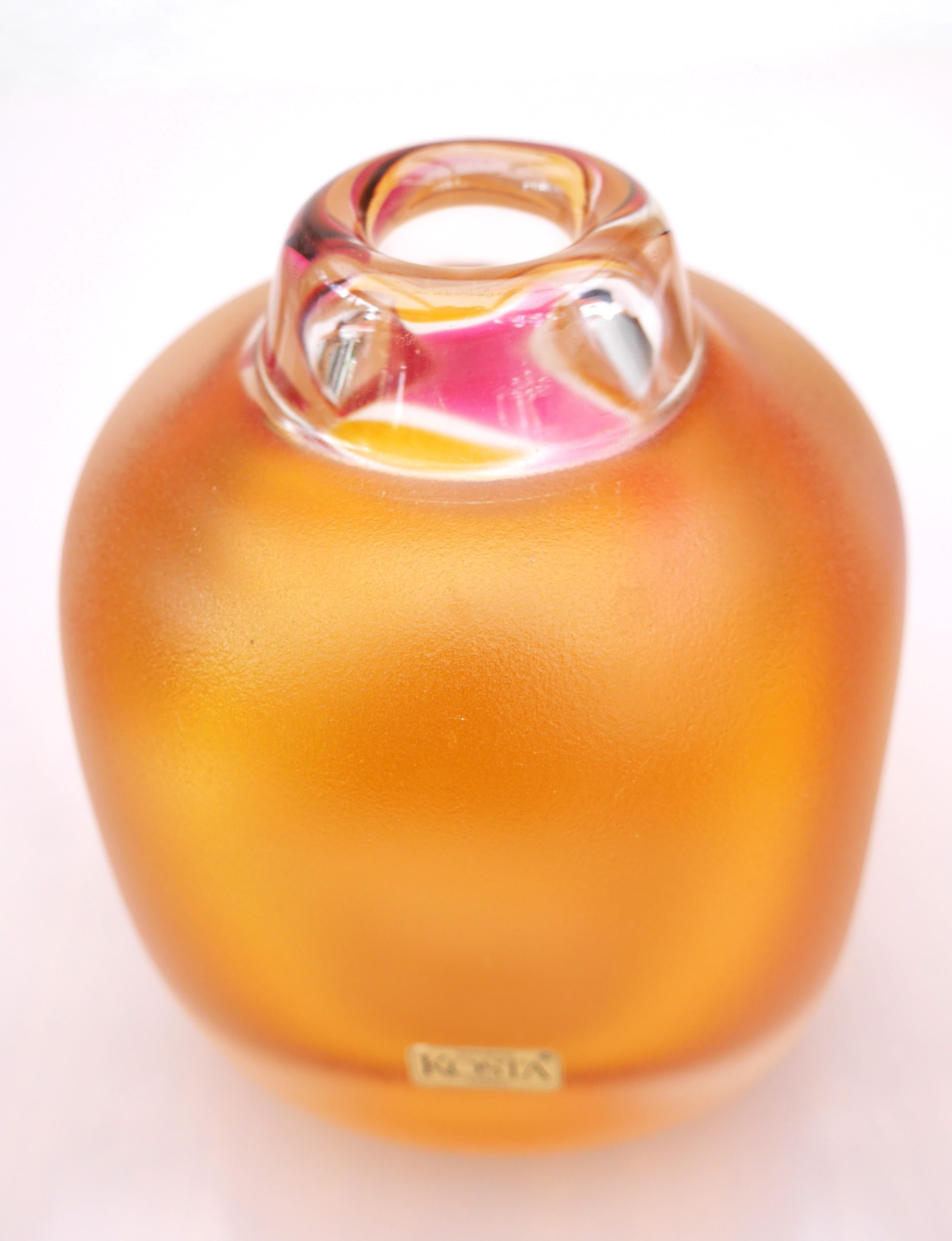 Fin du 20e siècle Vase en verre d'art, Kosta Royal Art Collellection, fait à la main par Göran Wärff, Suède en vente