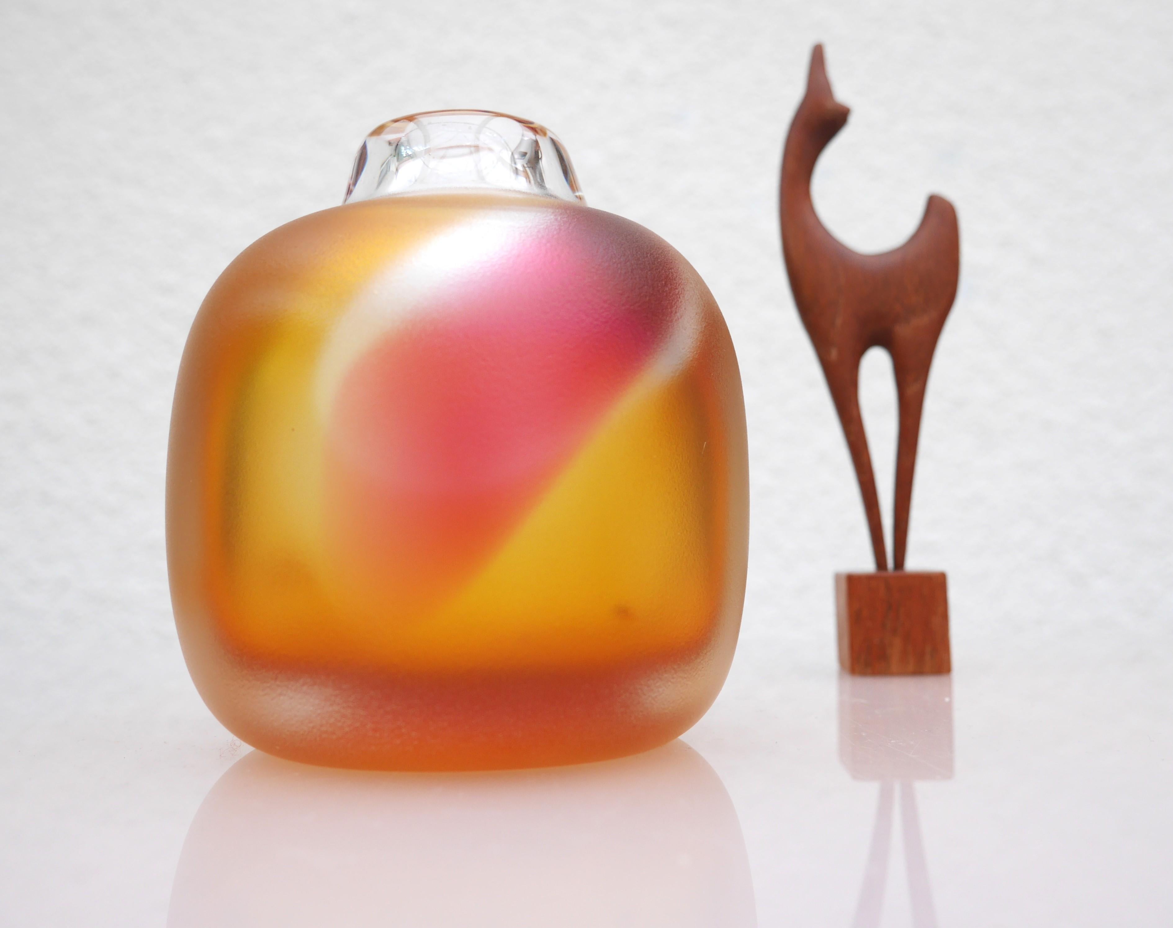 Verre d'art Vase en verre d'art, Kosta Royal Art Collellection, fait à la main par Göran Wärff, Suède en vente