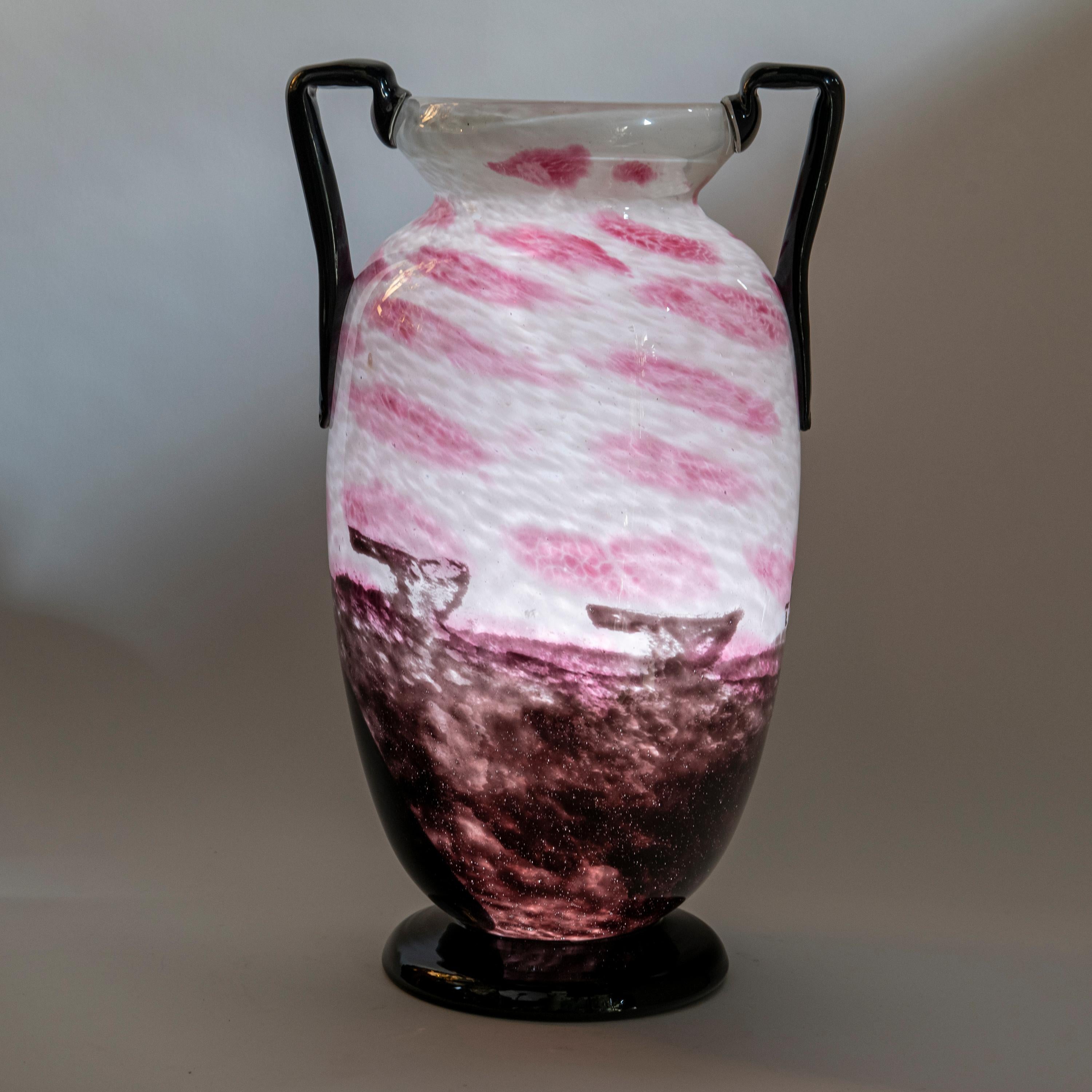 Art déco Vase en verre d'art signé Degué. France, vers 1930. en vente