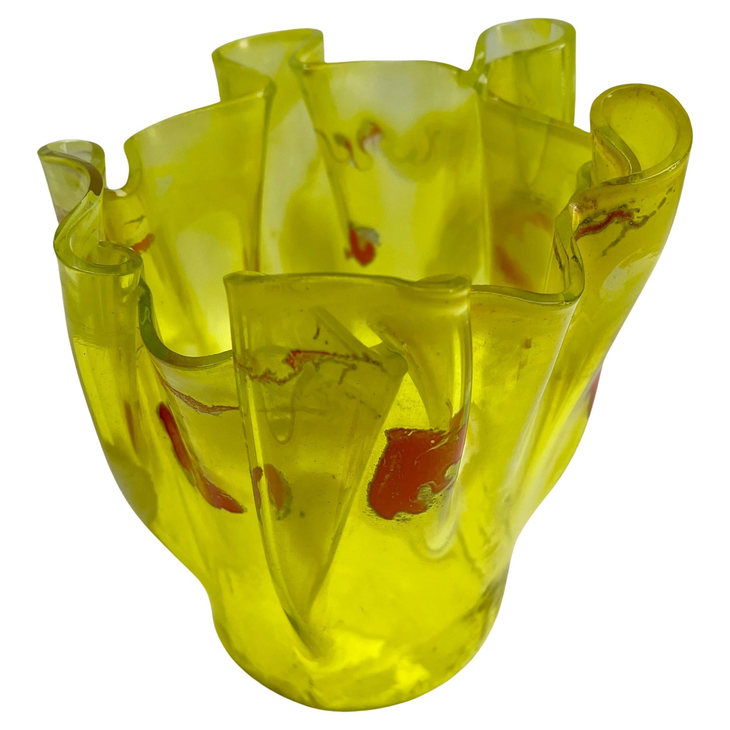 Vases en verre. Loetz. Johann Loetz Witwe, Klostermühle, vers les années 1930. 
Verre incolore avec des fusions de soude dans la couche intermédiaire.

Vase Loetz Art Nouveau
Rare à trouver dans son état d'origine 

La pièce est en bon état et d'une