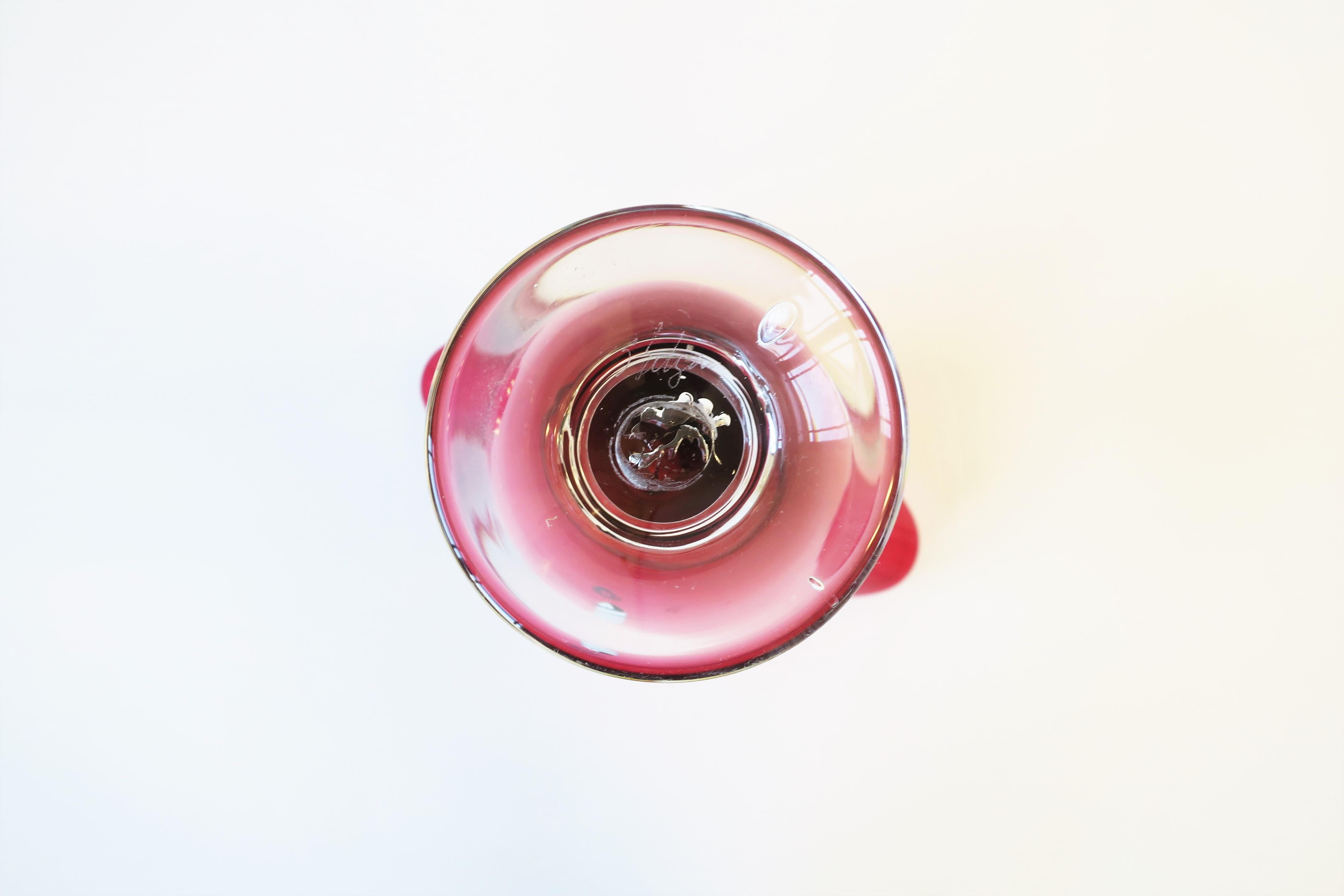 Vase en verre d'art rouge avec motif serpent en vente 6
