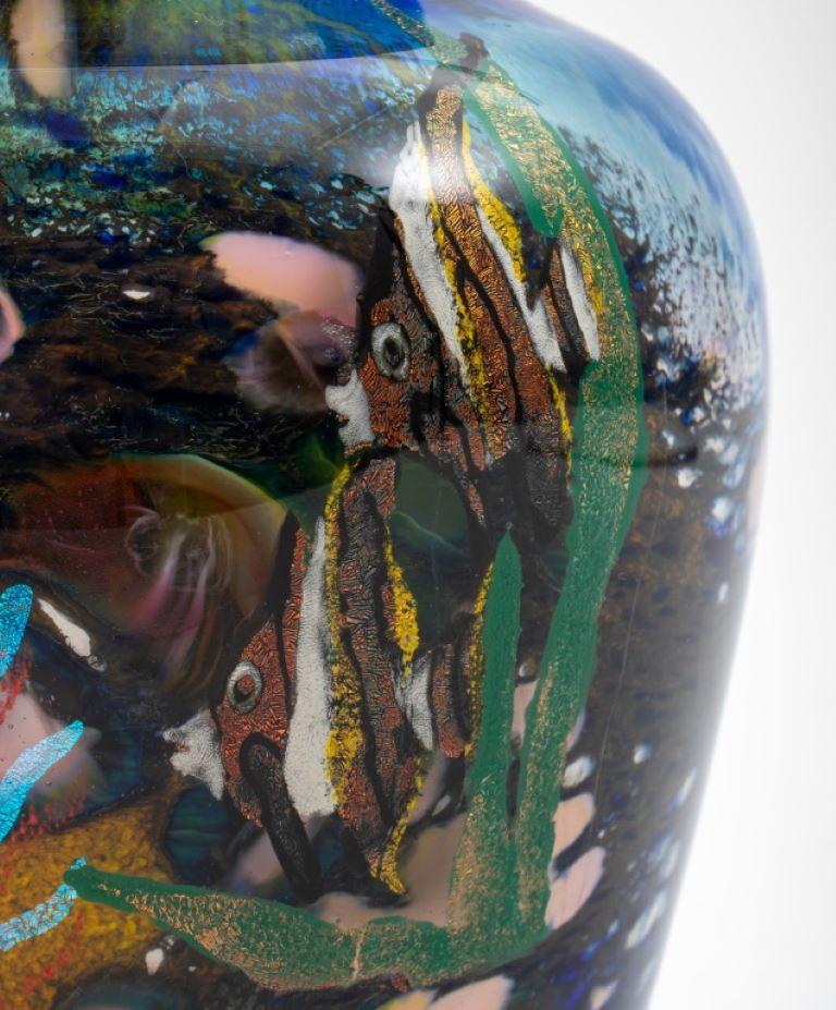 Art Glass Vase With Marine Scenes In Good Condition For Sale In New York, NY