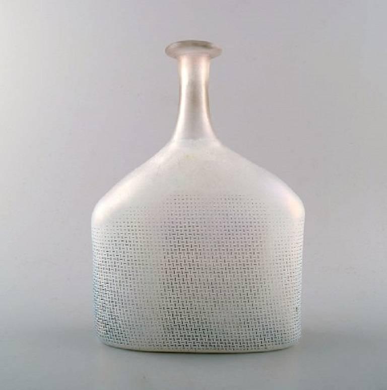Art glass vase, designed by Bertel Vallien for Kosta Boda.
In perfect condition.
Signed.
Measures: Height 21 cm., width 15 cm.