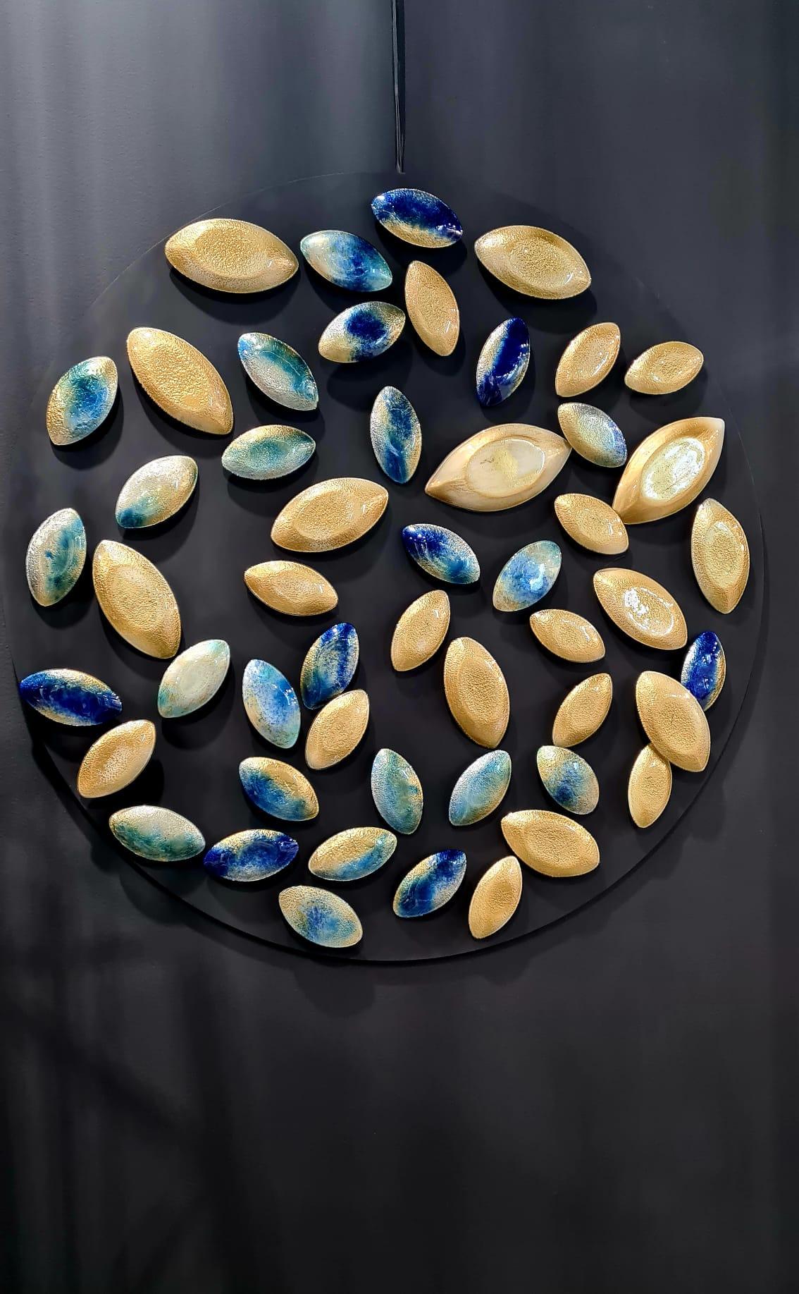 Kunstinstallation an einer Wand aus Murano-Fusingglas (Handgefertigt) im Angebot