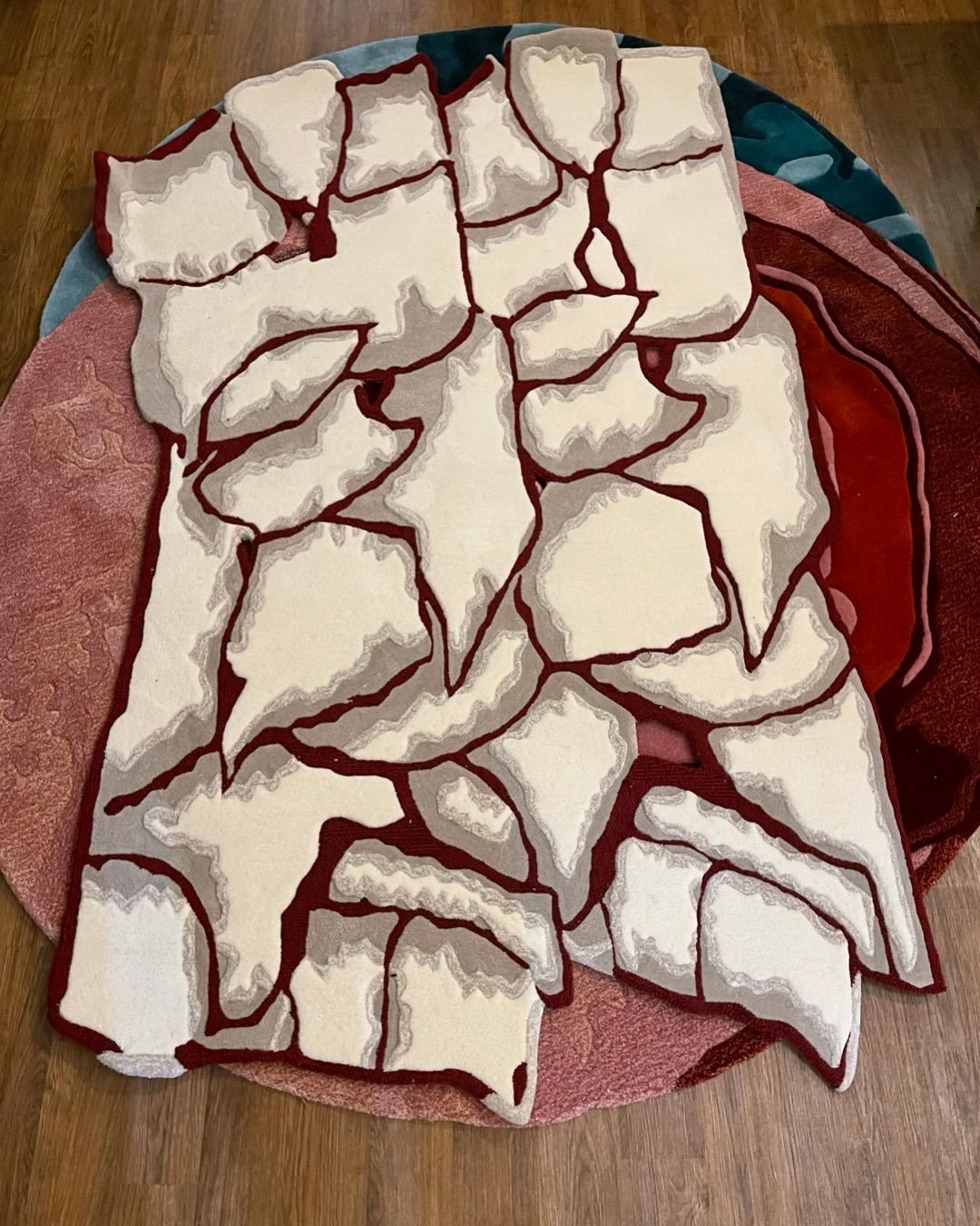 Tapis Art irrégulier en laine touffetée de forme irrégulière avec motif « magique crayon » gris blanc de RAG Home Neuf - En vente à Jakarta Selatan, ID