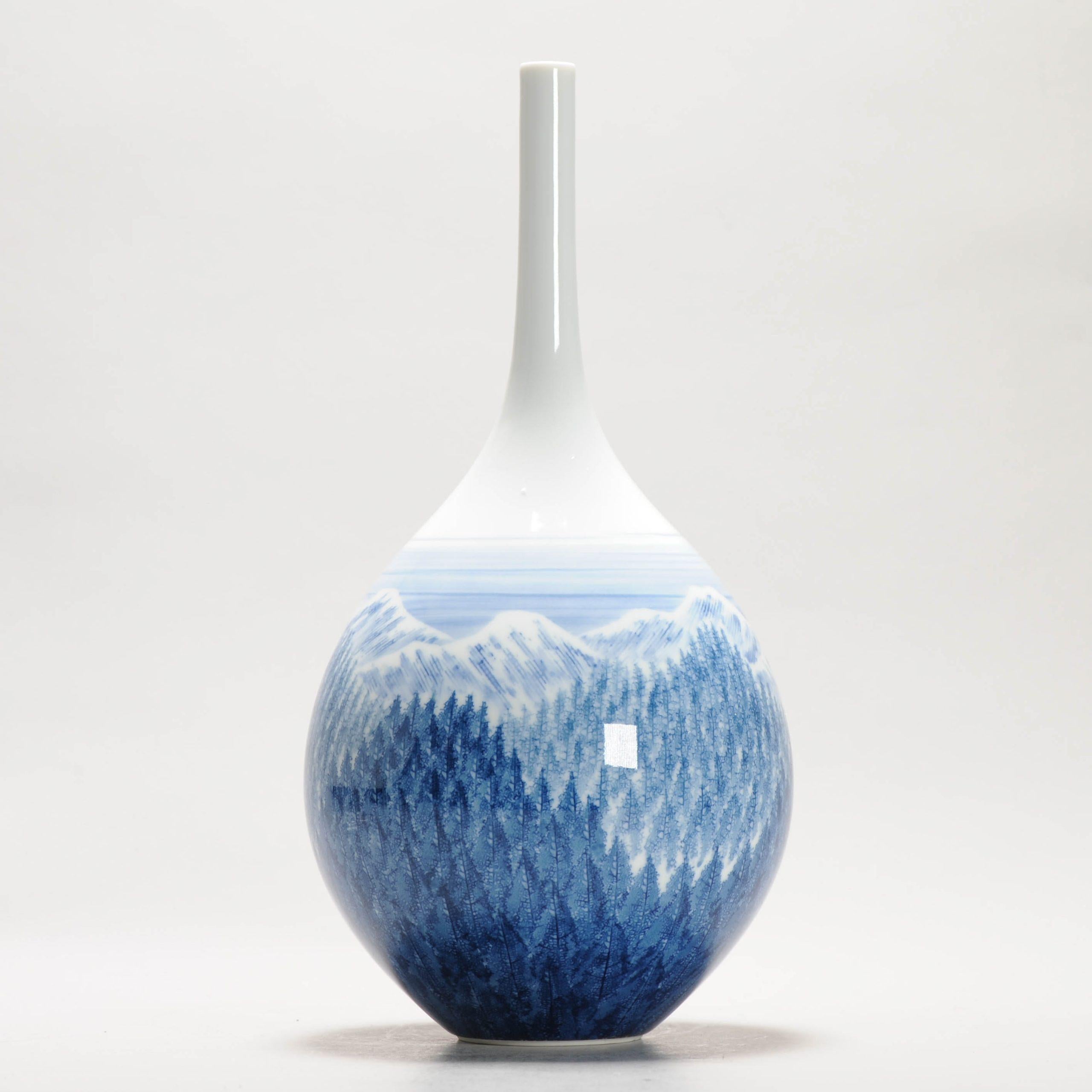 Giapponese Vaso d'arte giapponese Arita di Fujii Shumei, Paesaggio invernale, XX secolo in vendita