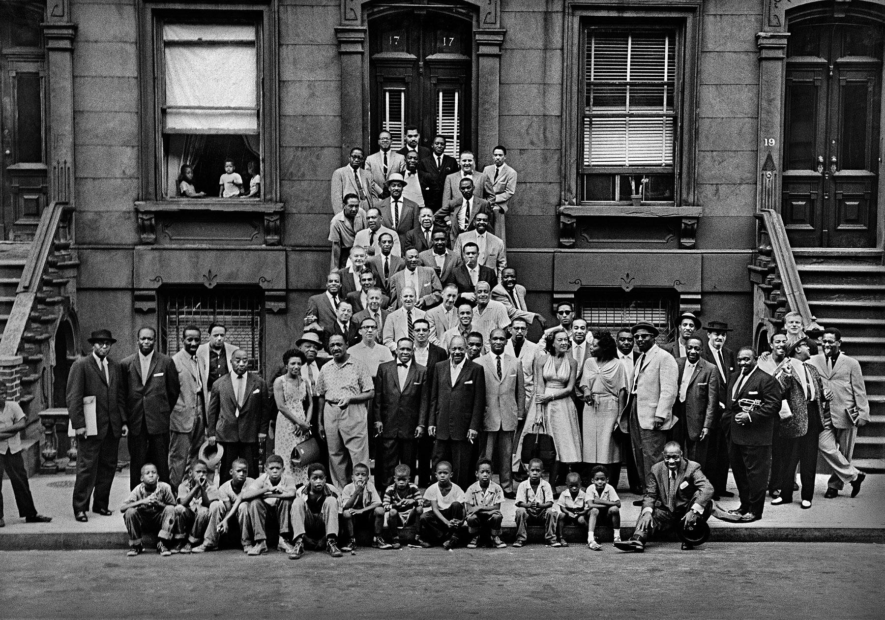 Das berühmteste Foto des Jazz?

Das ist durchaus möglich und wird von Jazz- und Fotografie-Fans und -Wissenschaftlern auch so gesehen. Es wurde im August 1958 für das Esquire Magazine gedreht und war Art Kanes erster großer Auftrag als Fotograf. 