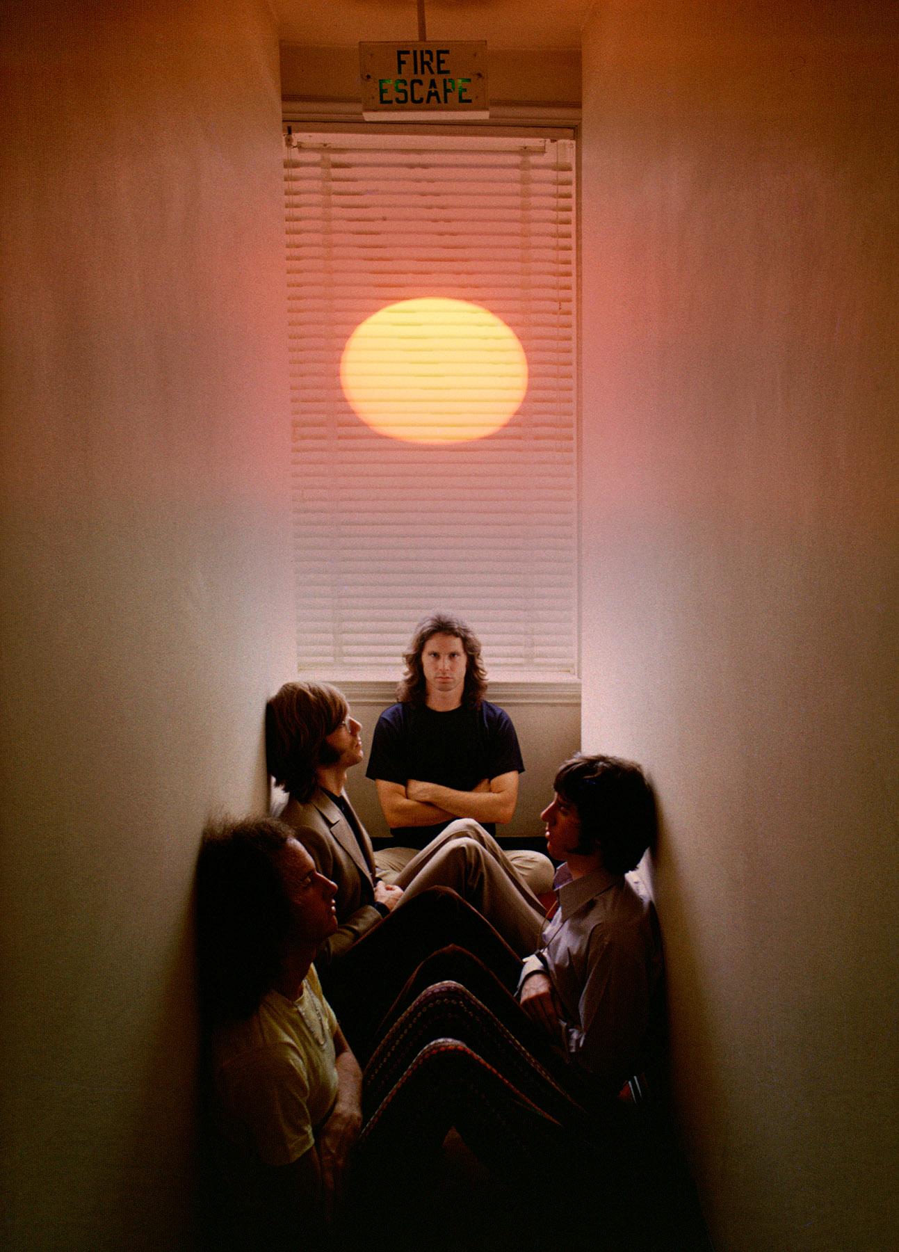 The Doors, aufgenommen 1968 von Art Kane

Die Bandaufnahme, die das TV-/Röntgenporträt von Jim Morrison in der Life Magazine-Fotoreportage "The New Rock" vom April 1968 begleitet. Bei dieser Fotografie handelt es sich um ein