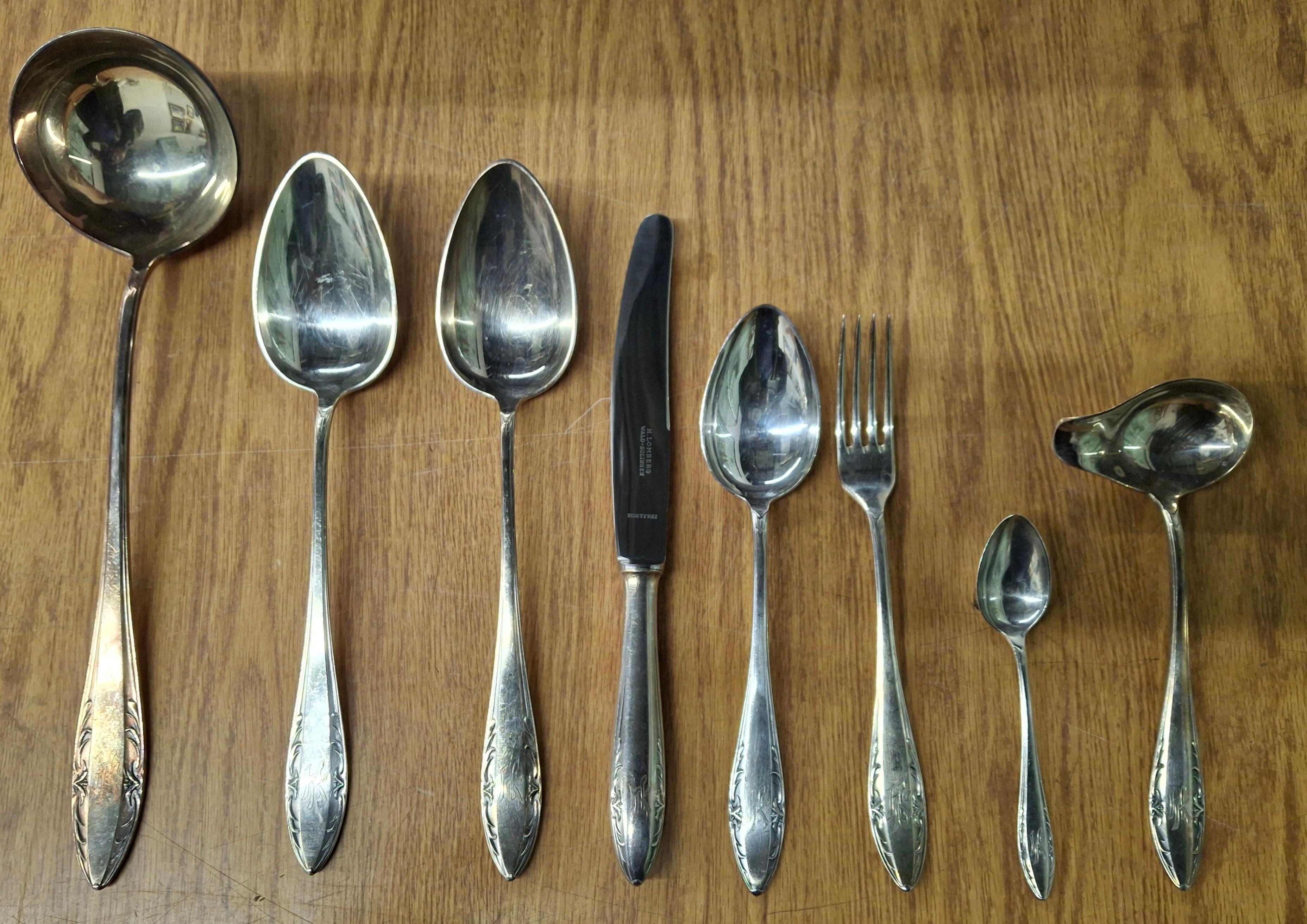 Art. Krupp Berndorf Solingen Silverplate Flatware Set 39pcs in Case In Good Condition For Sale In Germantown, MD
