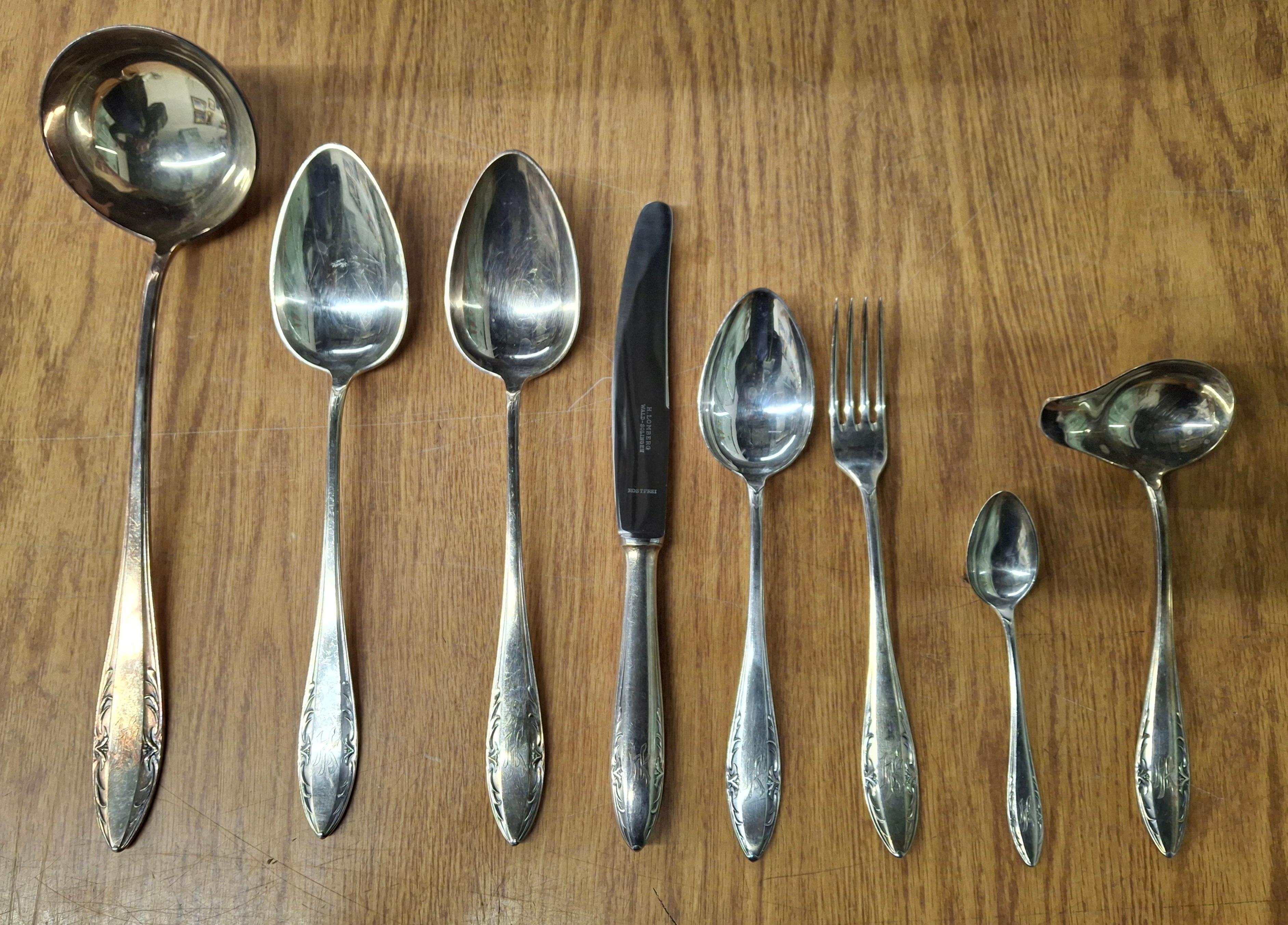 20th Century Art. Krupp Berndorf Solingen Silverplate Flatware Set 39pcs in Case For Sale