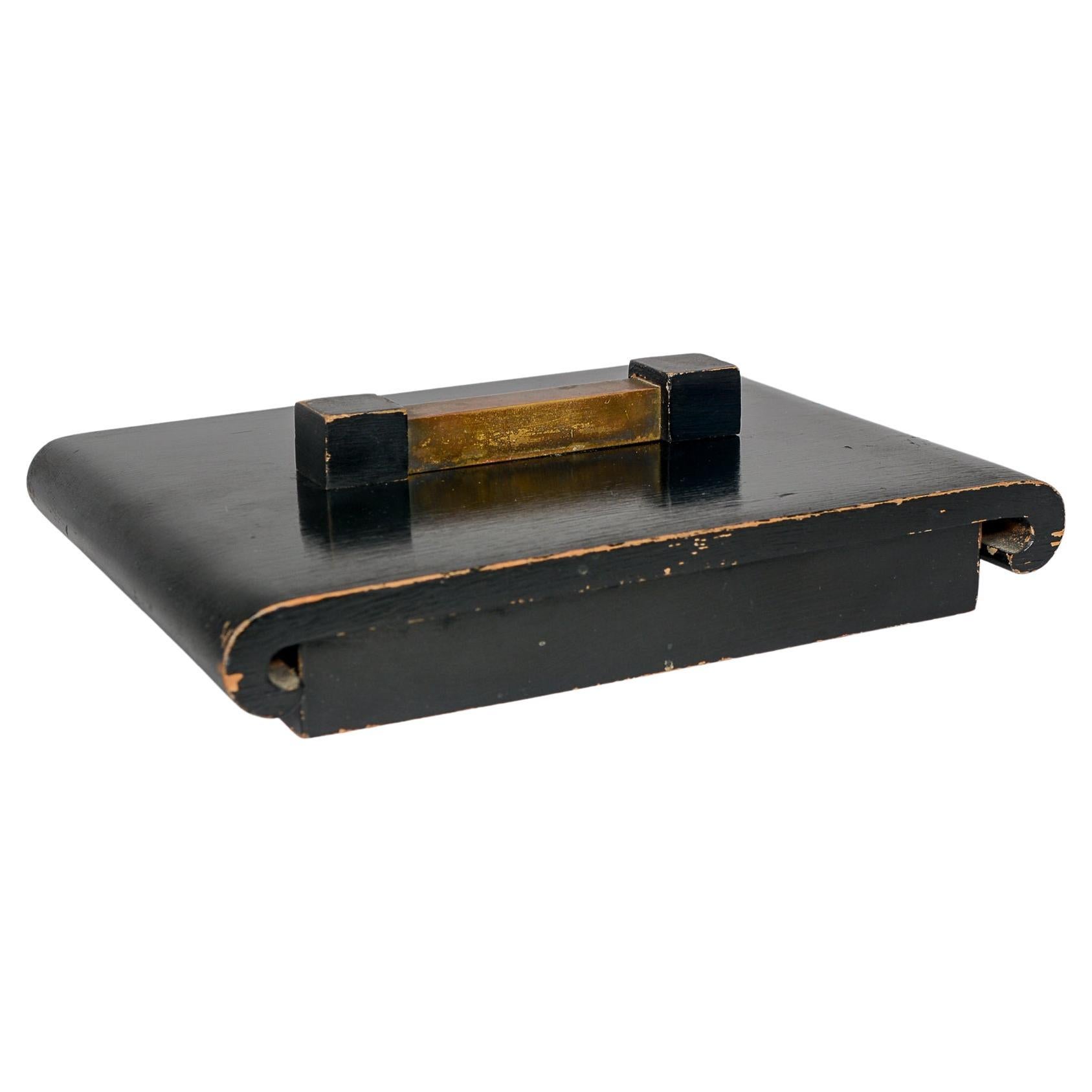 Caja para cigarrillos o alijo Art Moderne de madera lacada y latón en venta