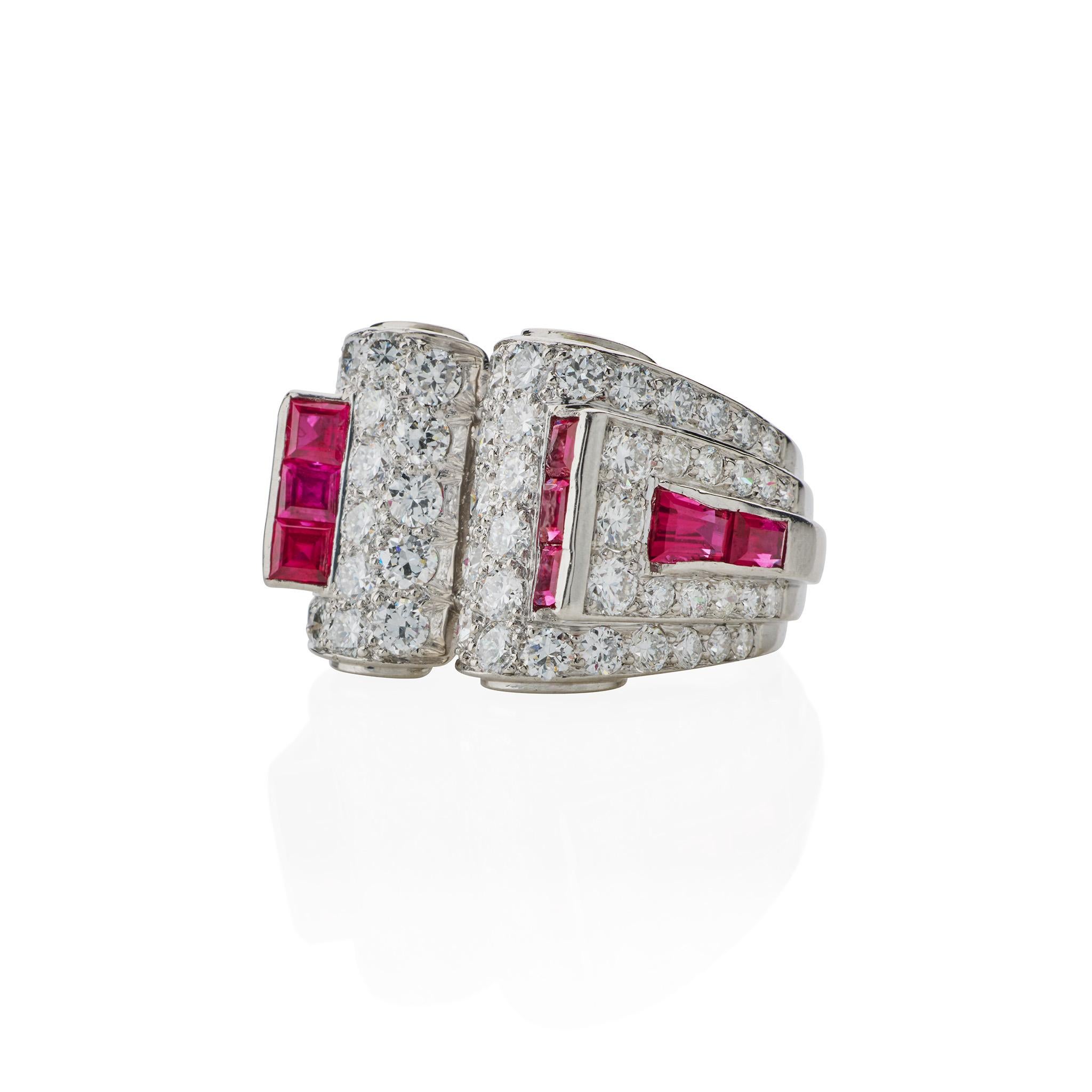 Moderner moderner Ring aus Platin, Rubin und Diamant für Damen oder Herren im Angebot