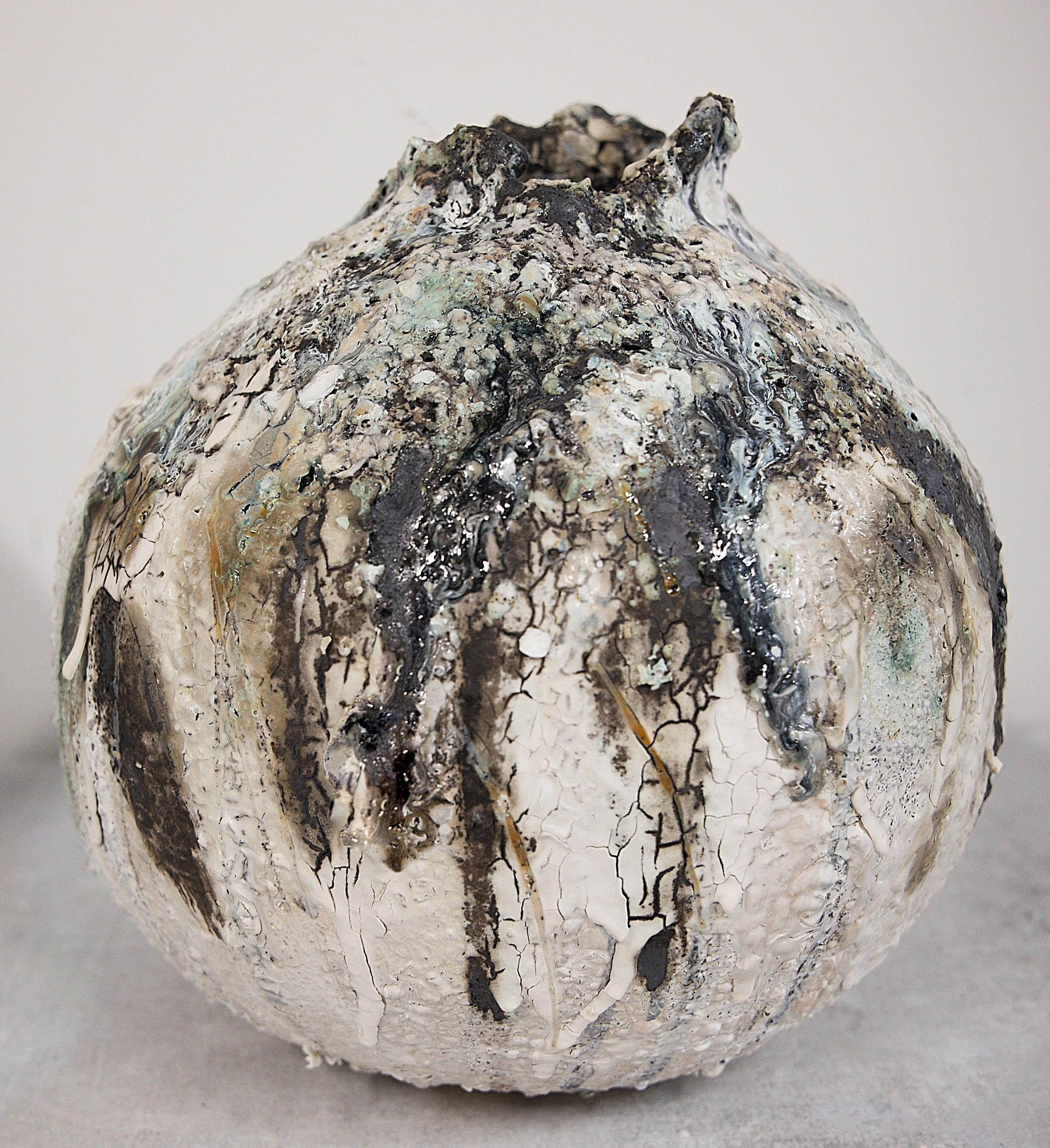 Art Moon II Vase In New Condition In Van Nuys, CA