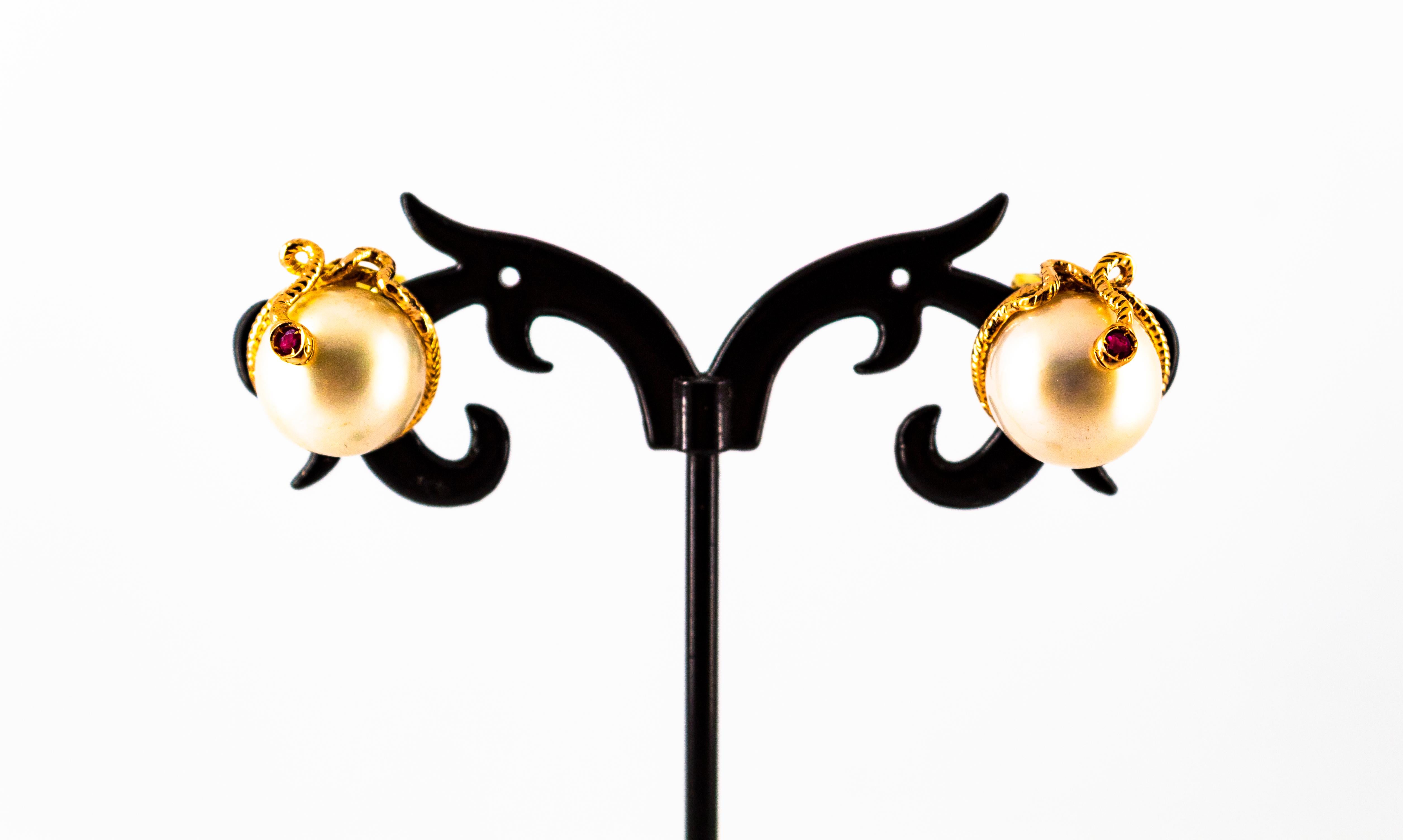 Clips d'oreilles en forme de serpent Art Nouveau en or jaune avec perle mabé et rubis 0,12 carat en vente 2