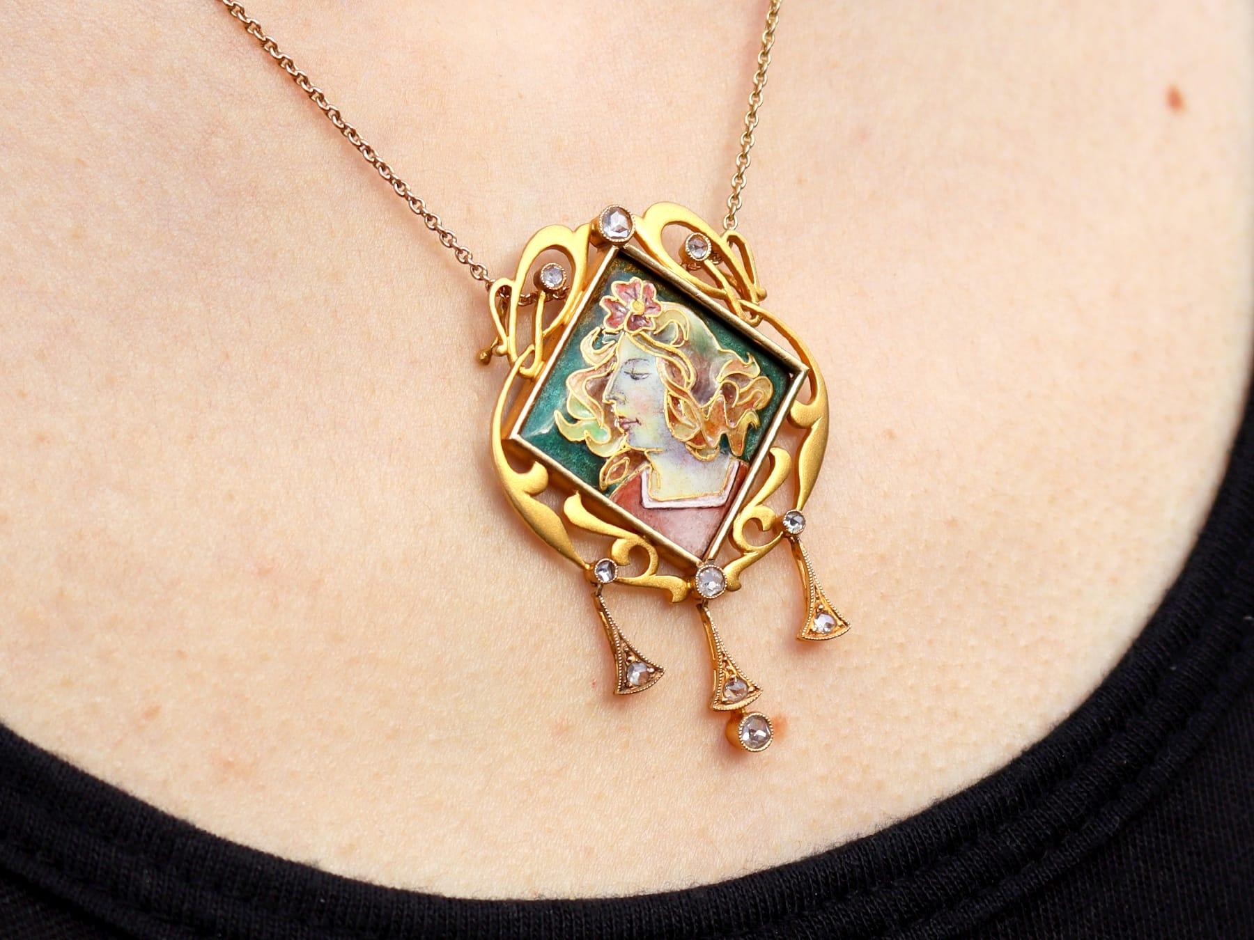 Pendentif Art nouveau en or jaune 18 carats, émail et diamants 0,35 carat, c. 1910 en vente 5