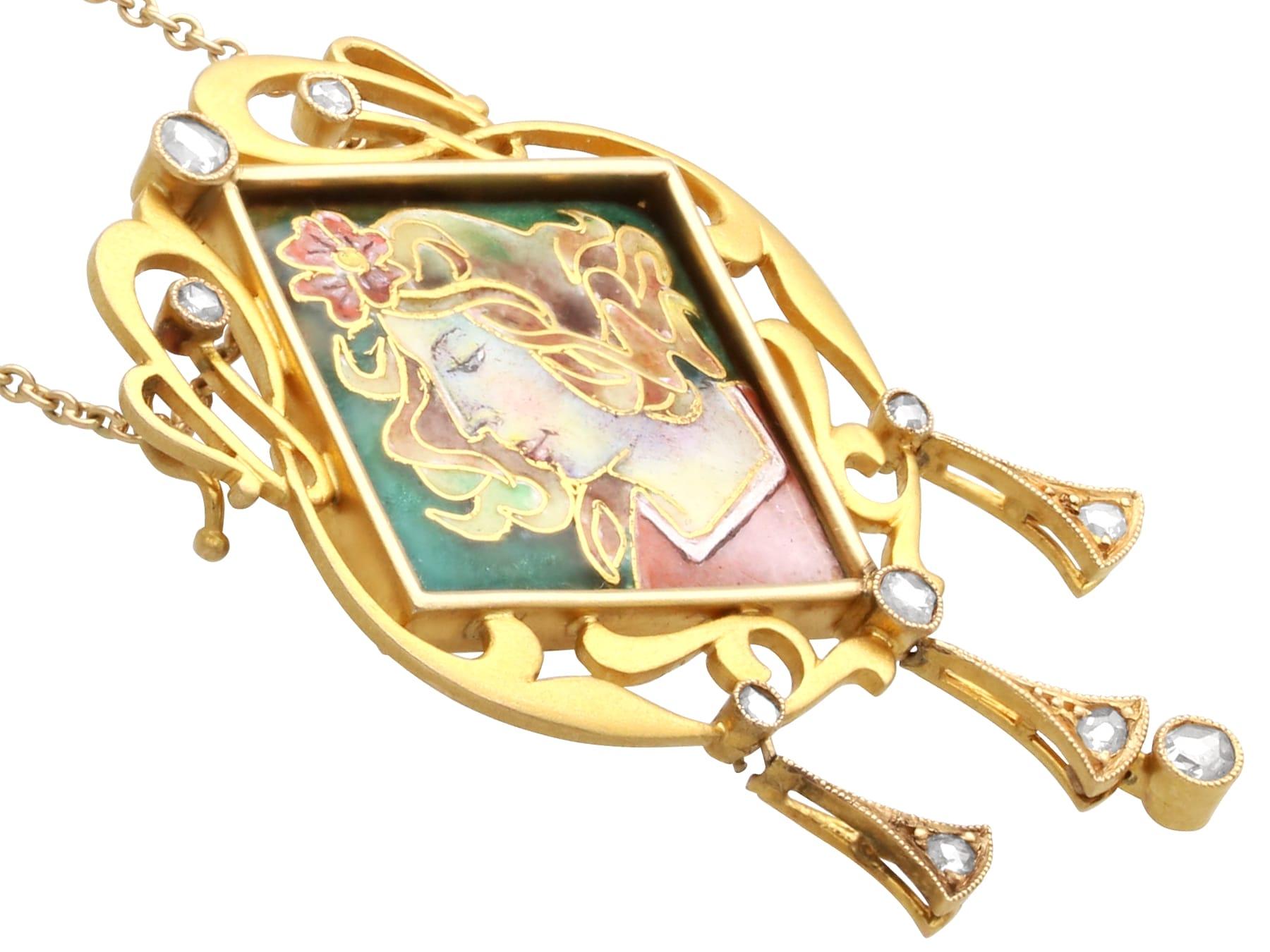 Pendentif Art nouveau en or jaune 18 carats, émail et diamants 0,35 carat, c. 1910 Unisexe en vente