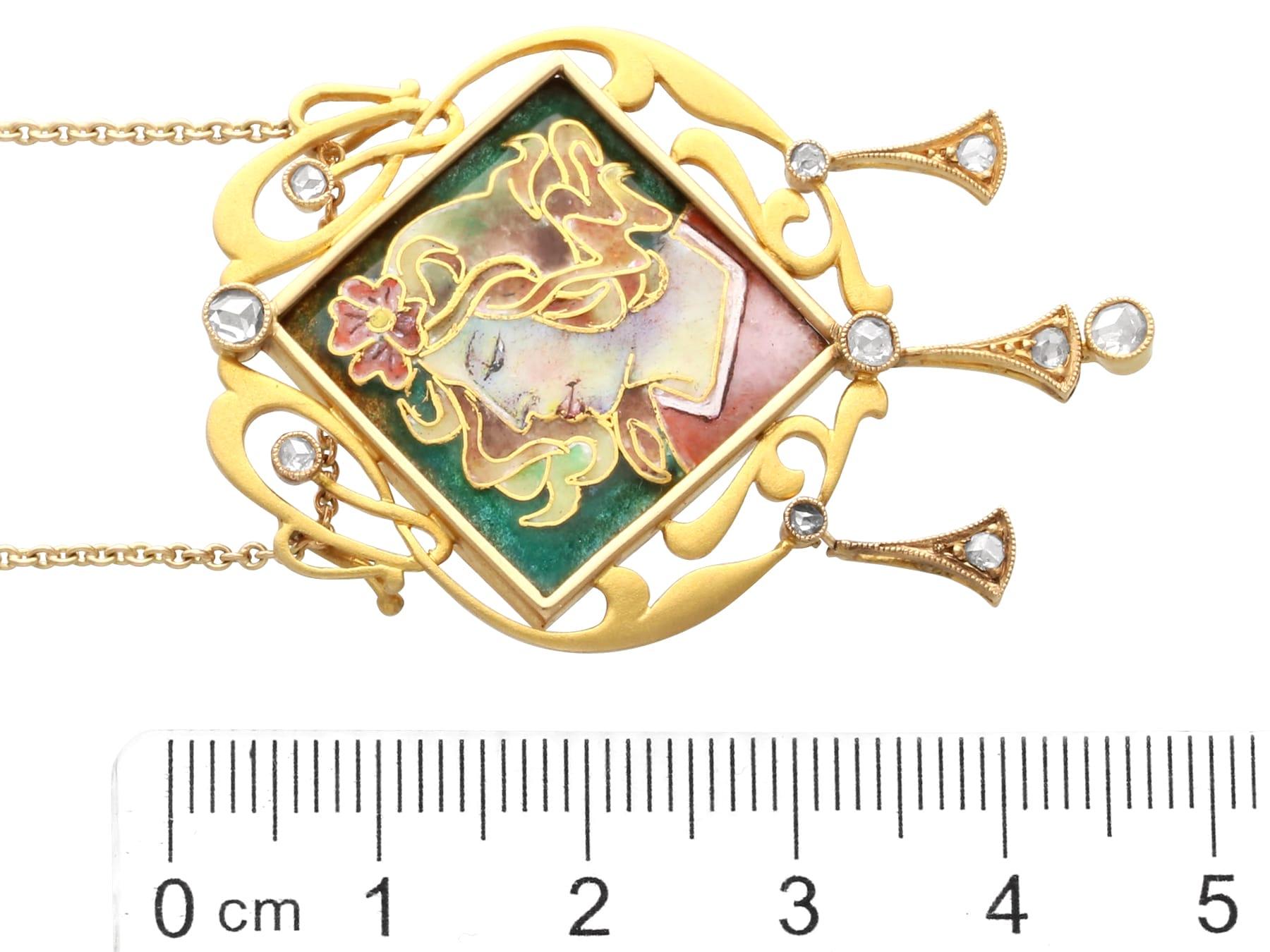 Pendentif Art nouveau en or jaune 18 carats, émail et diamants 0,35 carat, c. 1910 en vente 2
