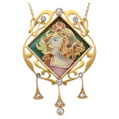 Ciondolo Art Nouveau con diamante da 0,35 carati, smalto e oro giallo 18 carati Circa 1910