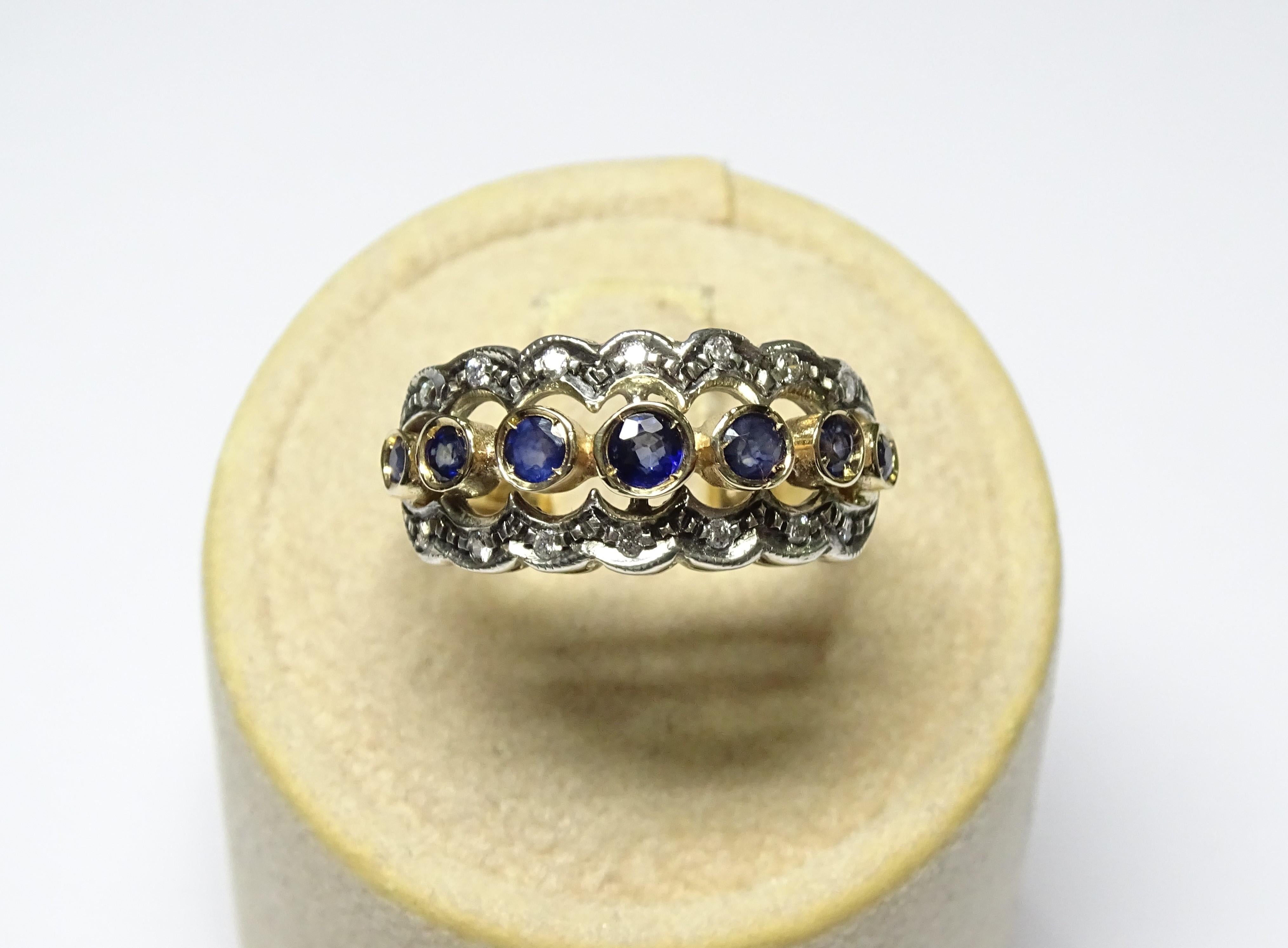 Women's or Men's Art Nouveau 0.80 Carat Sapphire White Diamonds 14 Karat Yellow Gold Ring For Sale