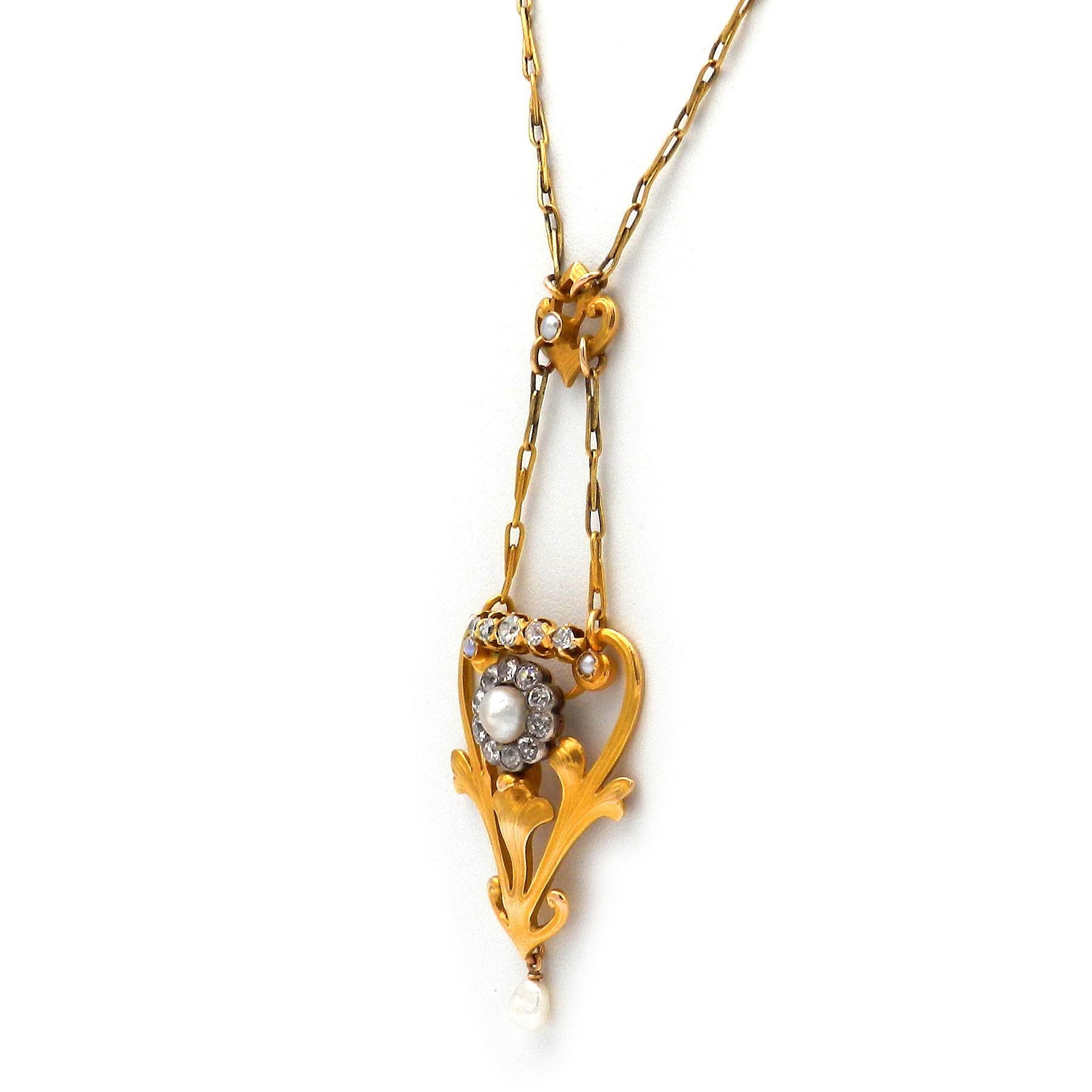 Collana con diamante e perla in oro 14K Art Nouveau da 0,9 carati, circa 1905 In condizioni buone in vendita a Goettingen, DE