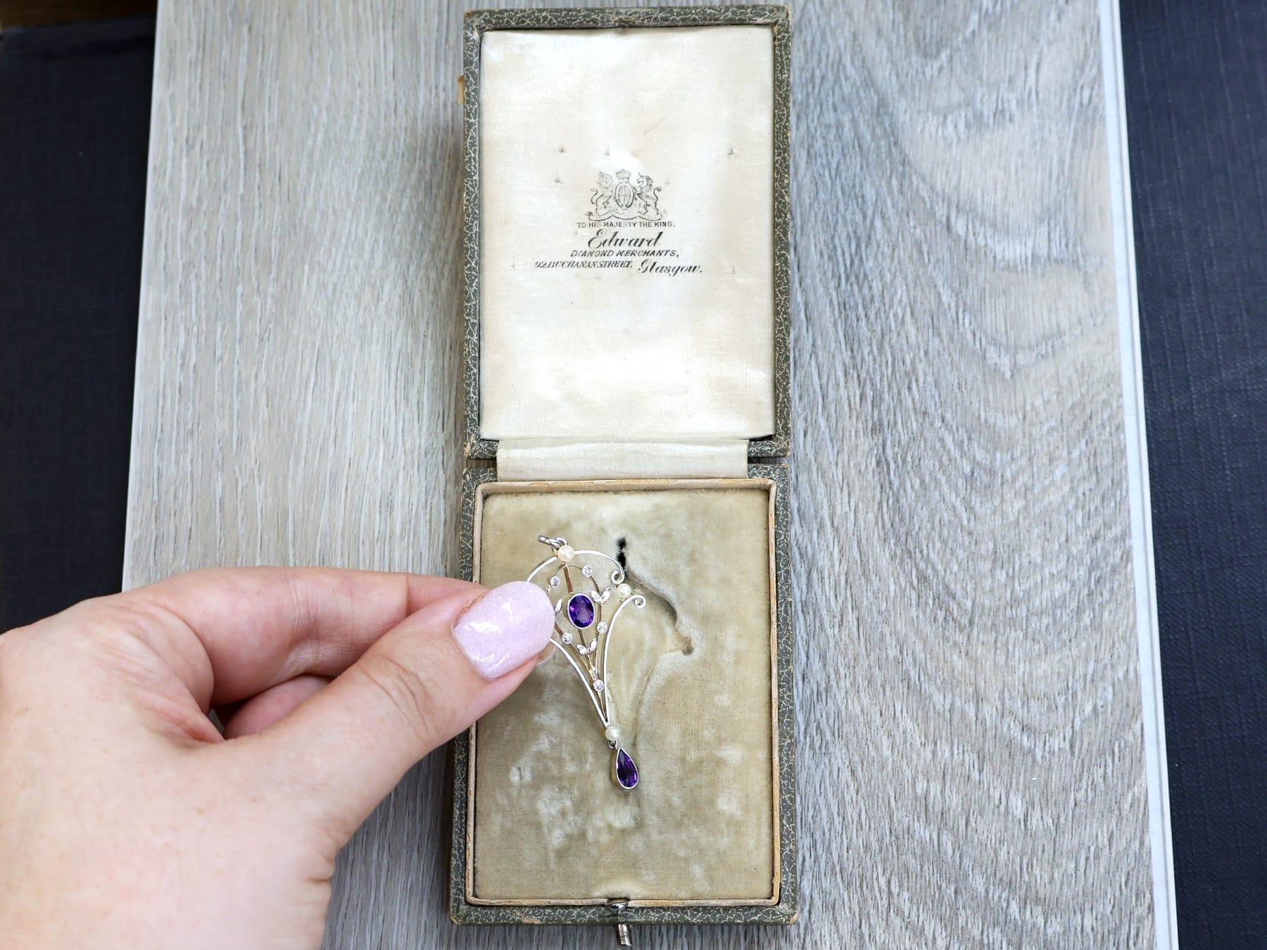 Ciondolo Art Nouveau in oro giallo 12k con ametista da 0,95 carati e diamanti da 0,10 carati In condizioni ottime in vendita a Jesmond, Newcastle Upon Tyne