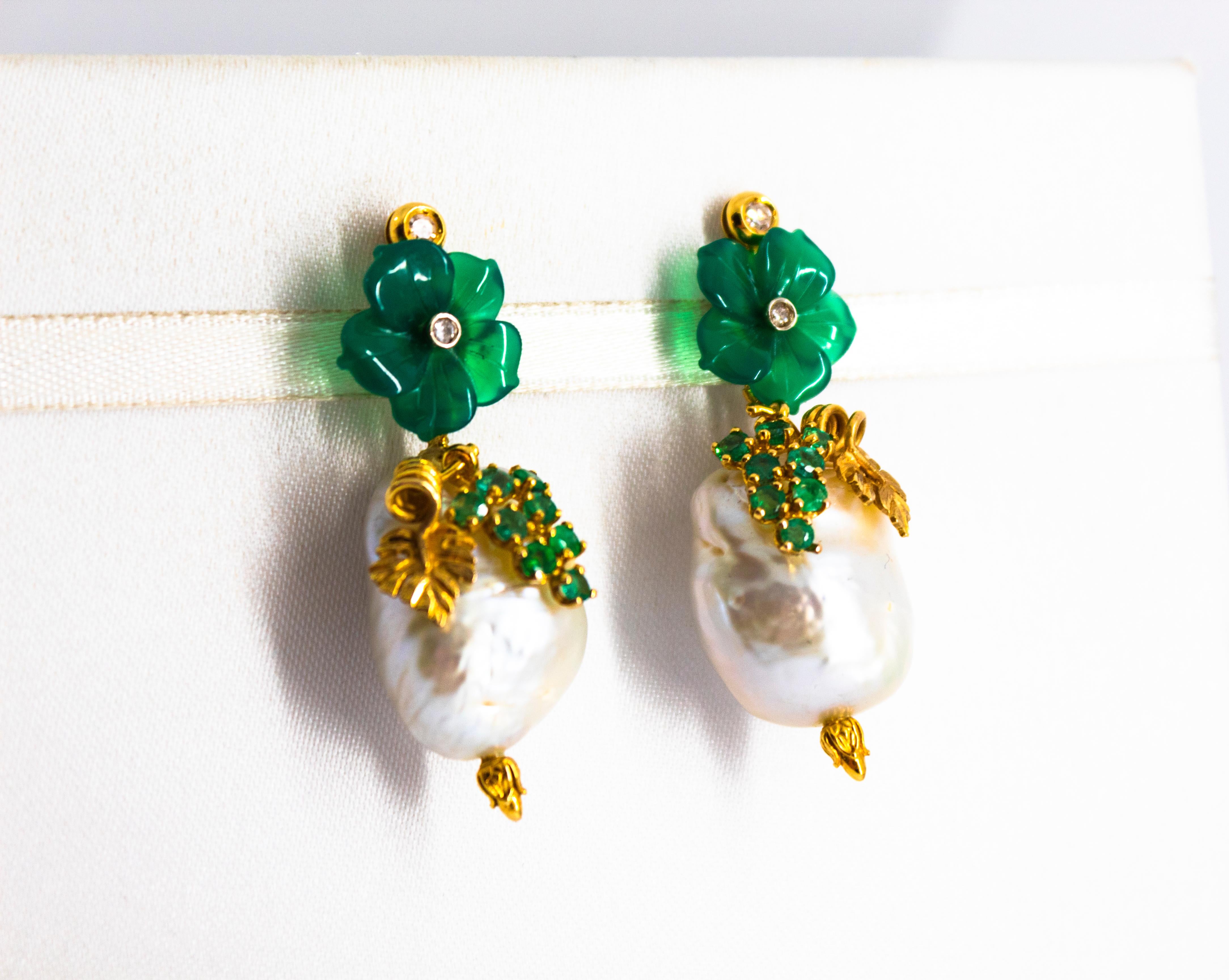 Women's or Men's Art Nouveau 1.02 Carat White Diamond Emerald Agate Yellow Gold Flowers Earrings