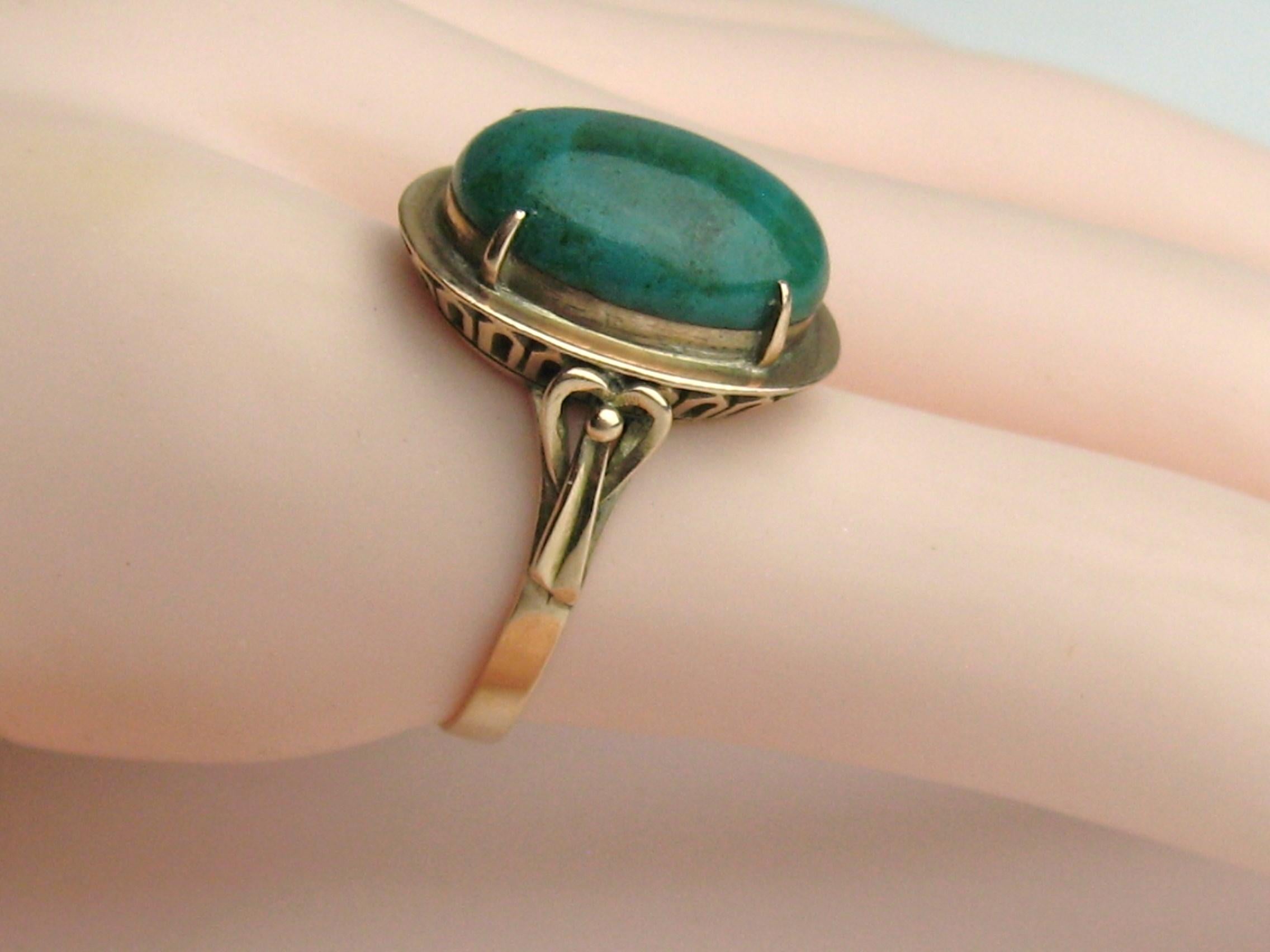 Women's or Men's Art Nouveau 10 Karat Gold Malachite Ring For Sale