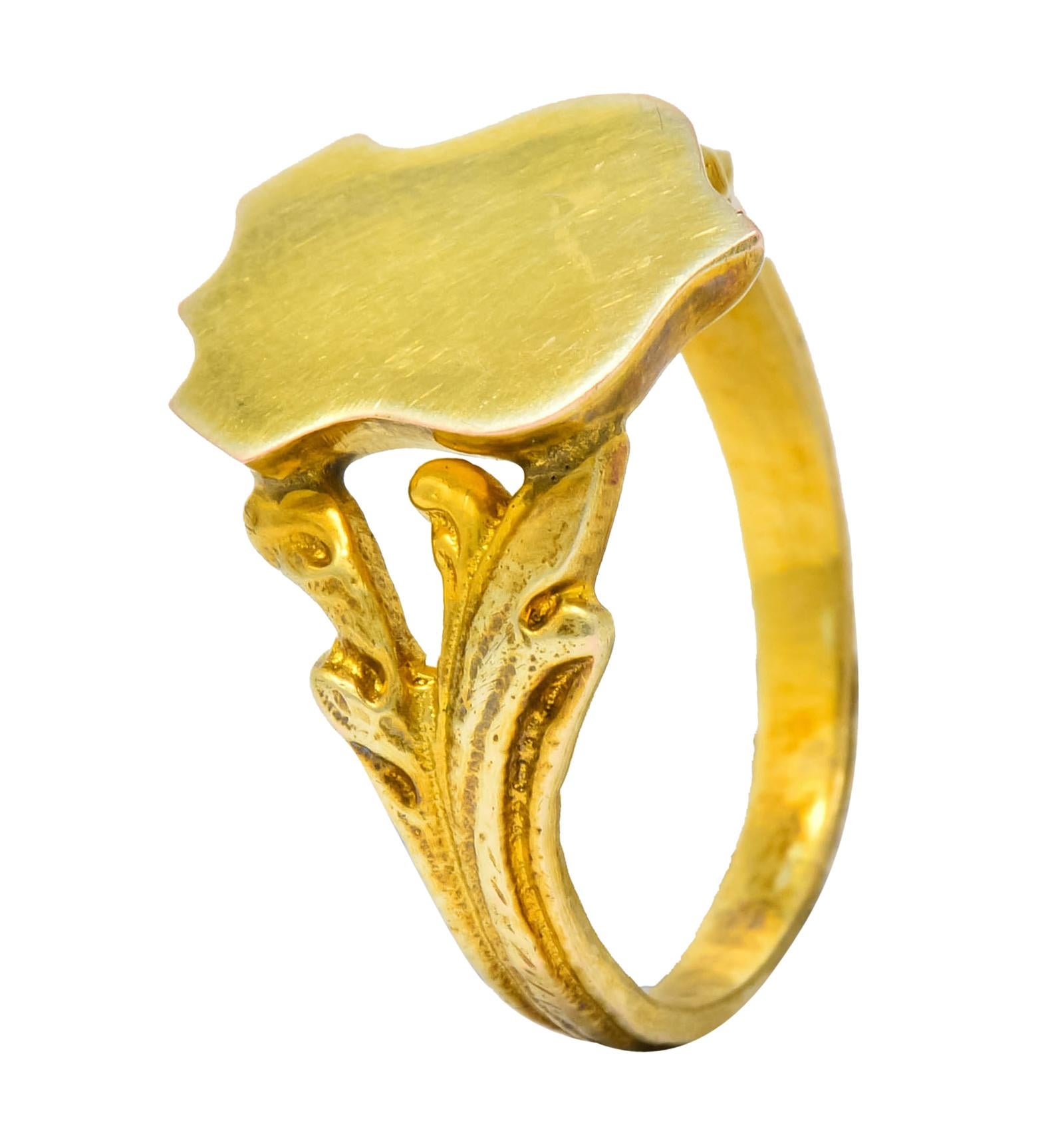 Art Nouveau 12 Karat Yellow Gold Shield Signet Unisex Ring 3