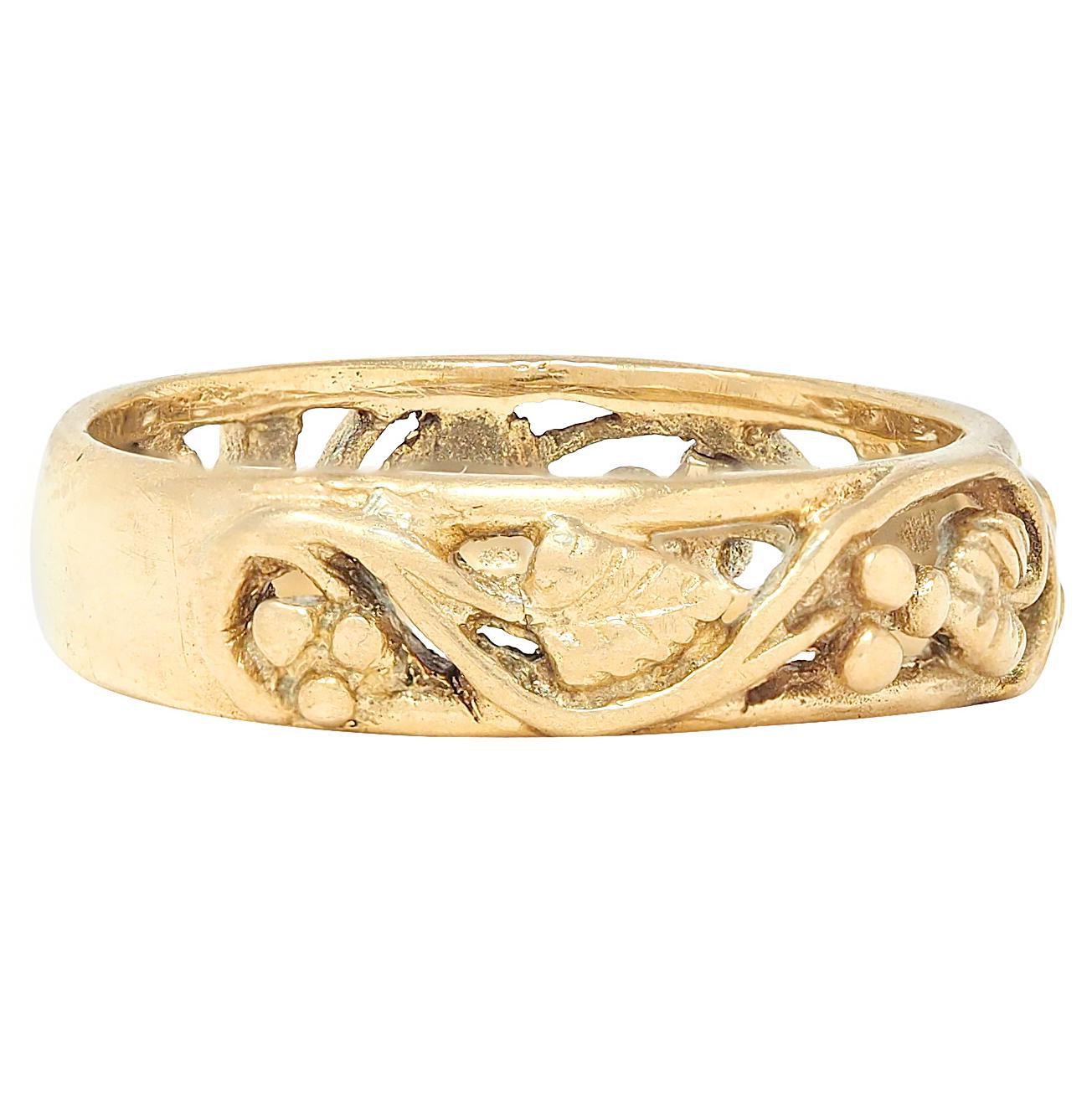 Art nouveau Bague en or jaune 14 carats avec anneau en or jaune 14 carats et vigne à enroulement en vente