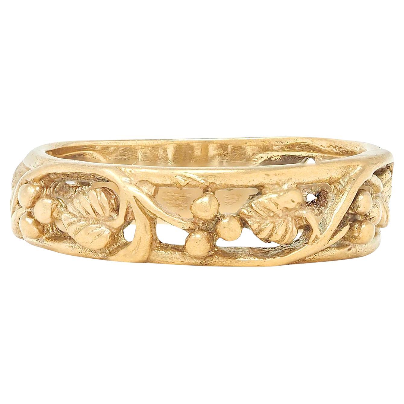 Anello Art Nouveau in oro giallo 14 carati a fascia con bacche e bacche antiche