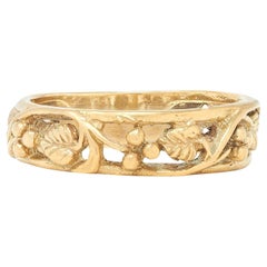 Art Nouveau 14 Karat Yellow Gold Antique Scrolling Berry Vine Band Ring