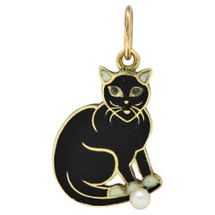Breloque ancienne Art Nouveau en or jaune 14 carats émaillée noire chat et boule