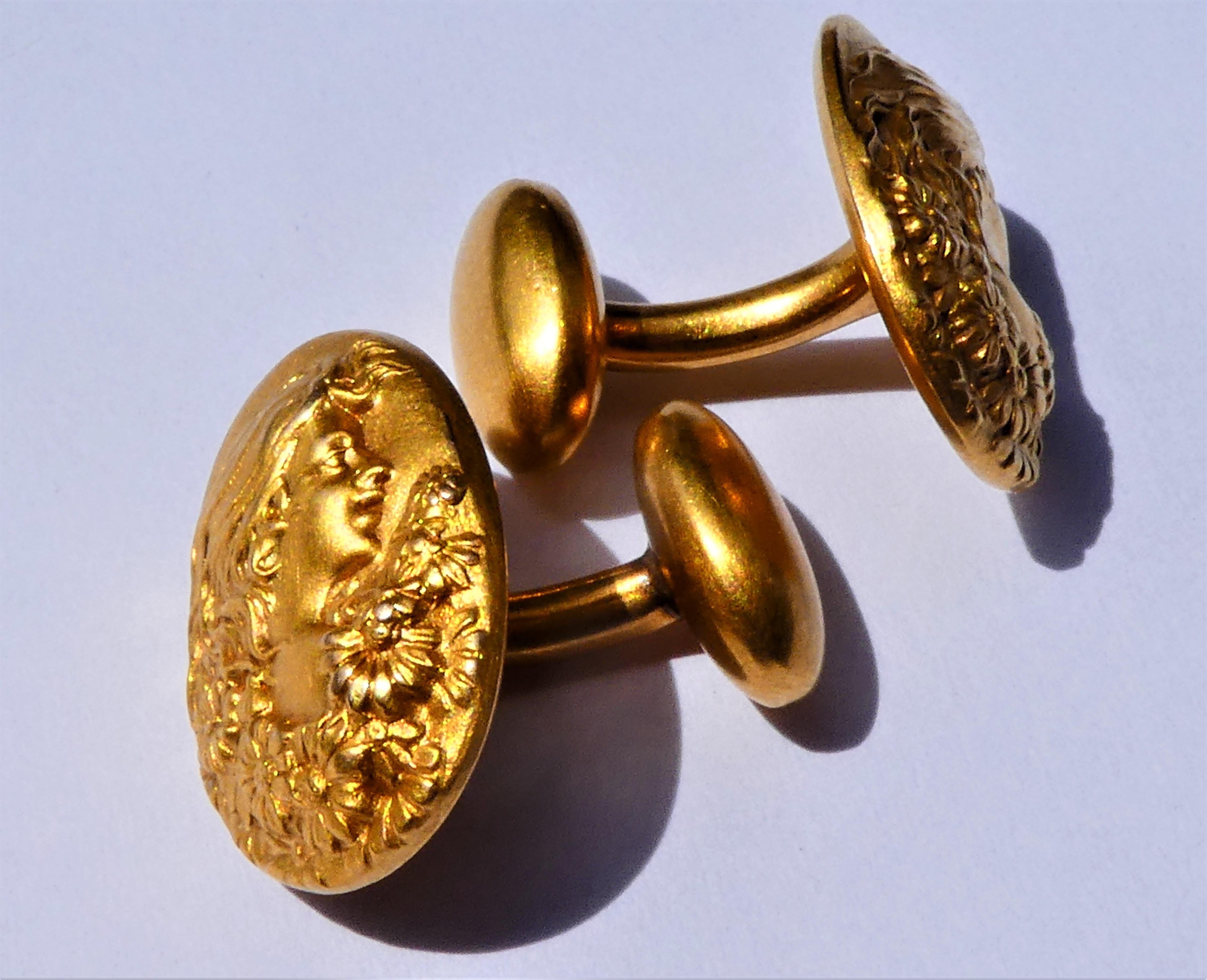 Art Nouveau 14 Karat Yellow Gold Lady´s Head with Flowers Cufflinks In Excellent Condition For Sale In Munich, DE