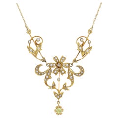 Collier lavallière Art nouveau en or jaune 14 carats, péridots et perles