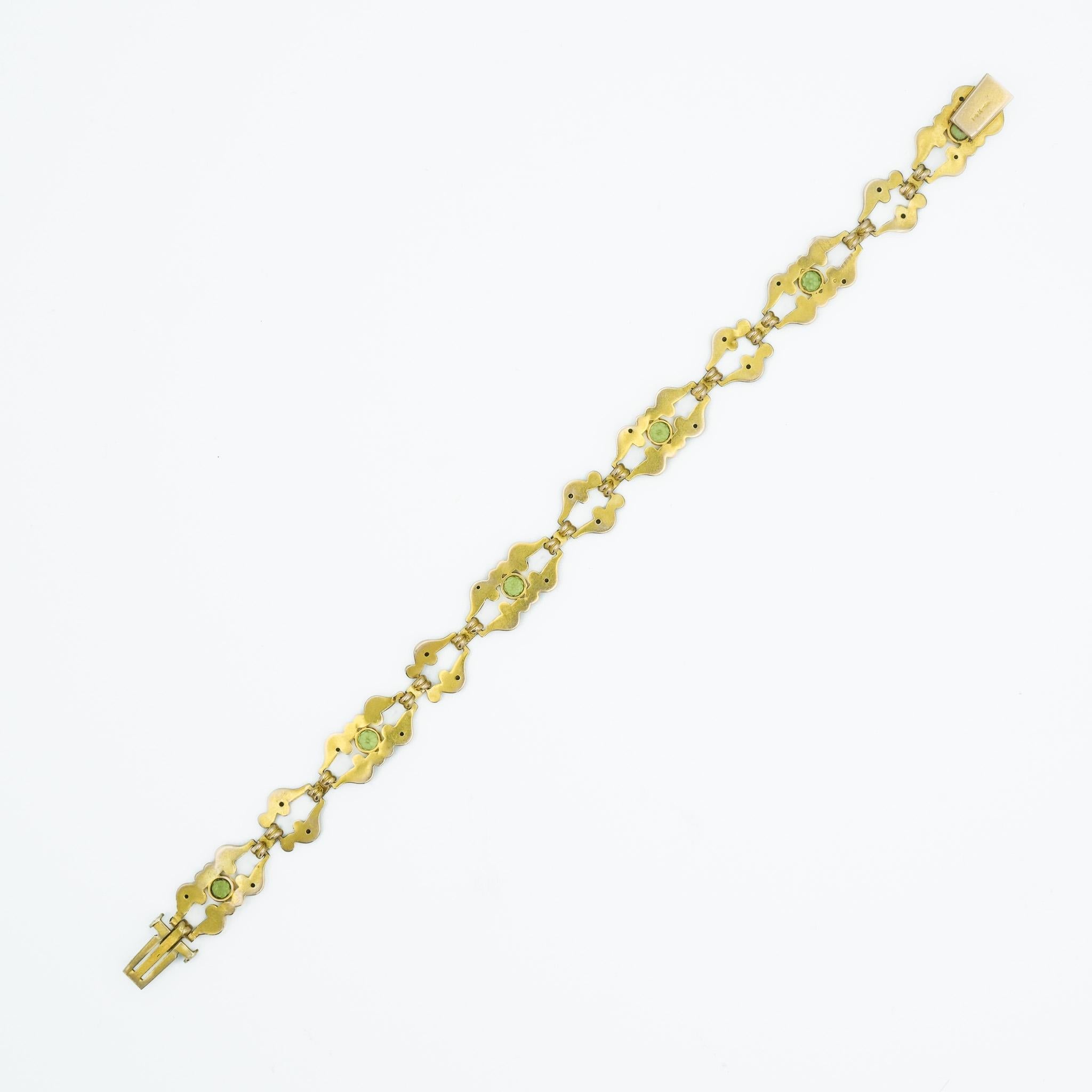 Art Nouveau 14 Karat Yellow Gold Scroll Work and Green Gemstone Link Bracelet For Sale 1